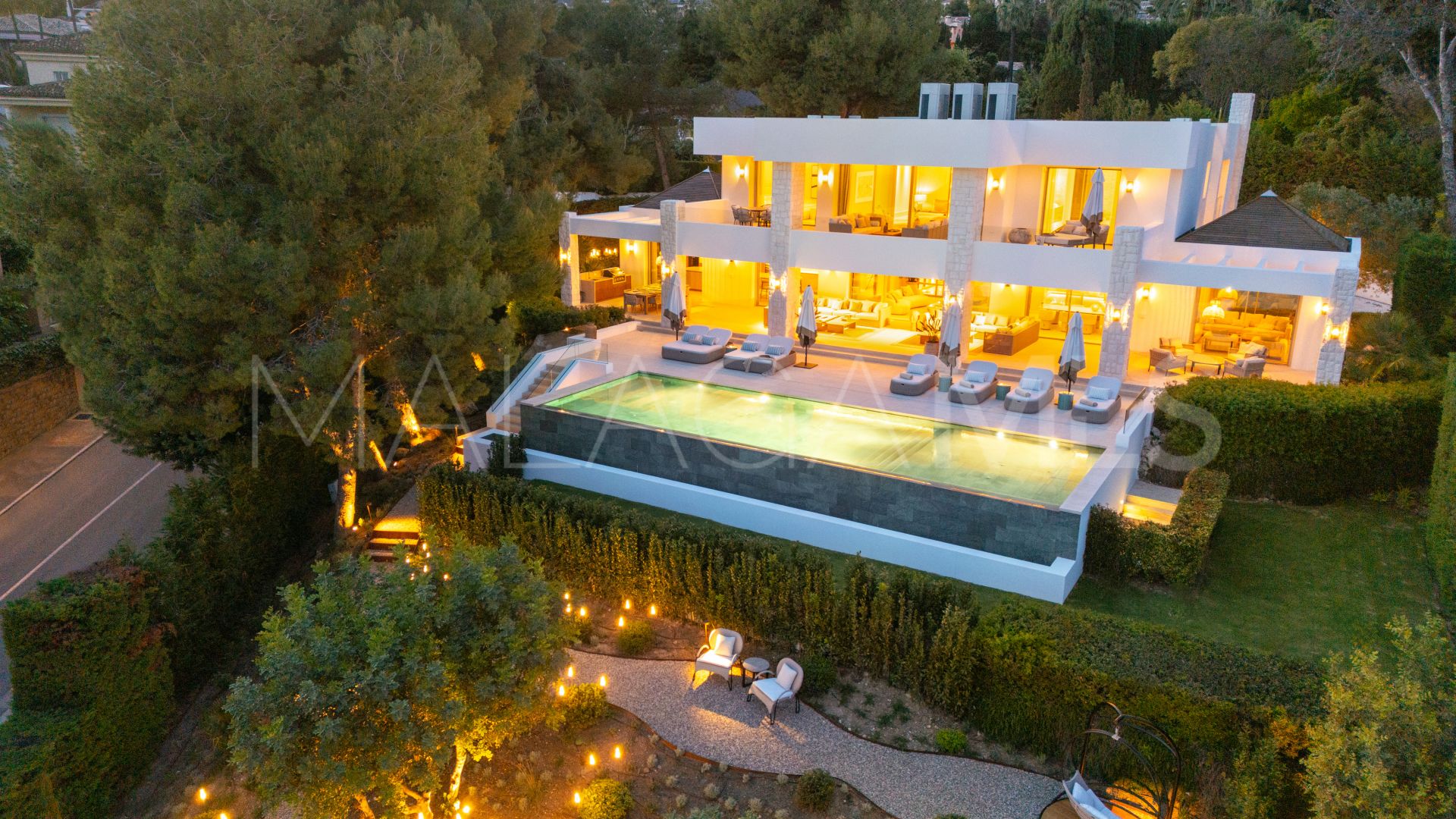 Villa for sale in Altos Reales