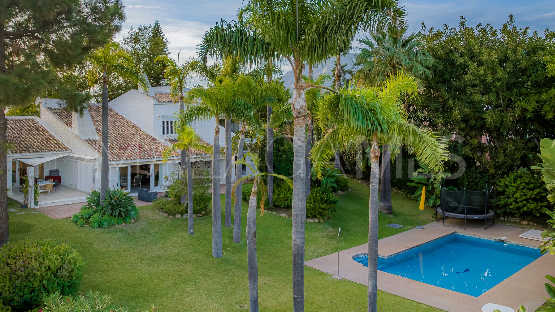 Villa for sale de 6 bedrooms in Rio Real