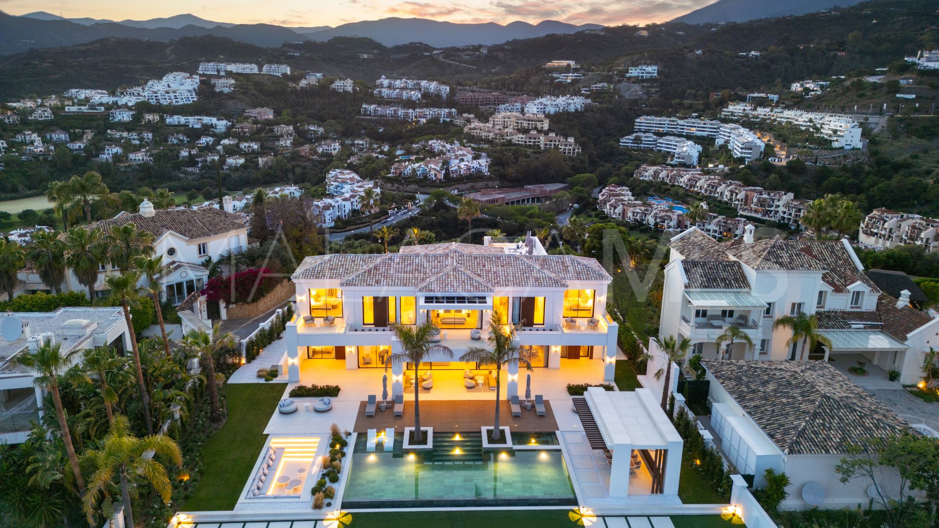 Villa for sale in Monte Halcones
