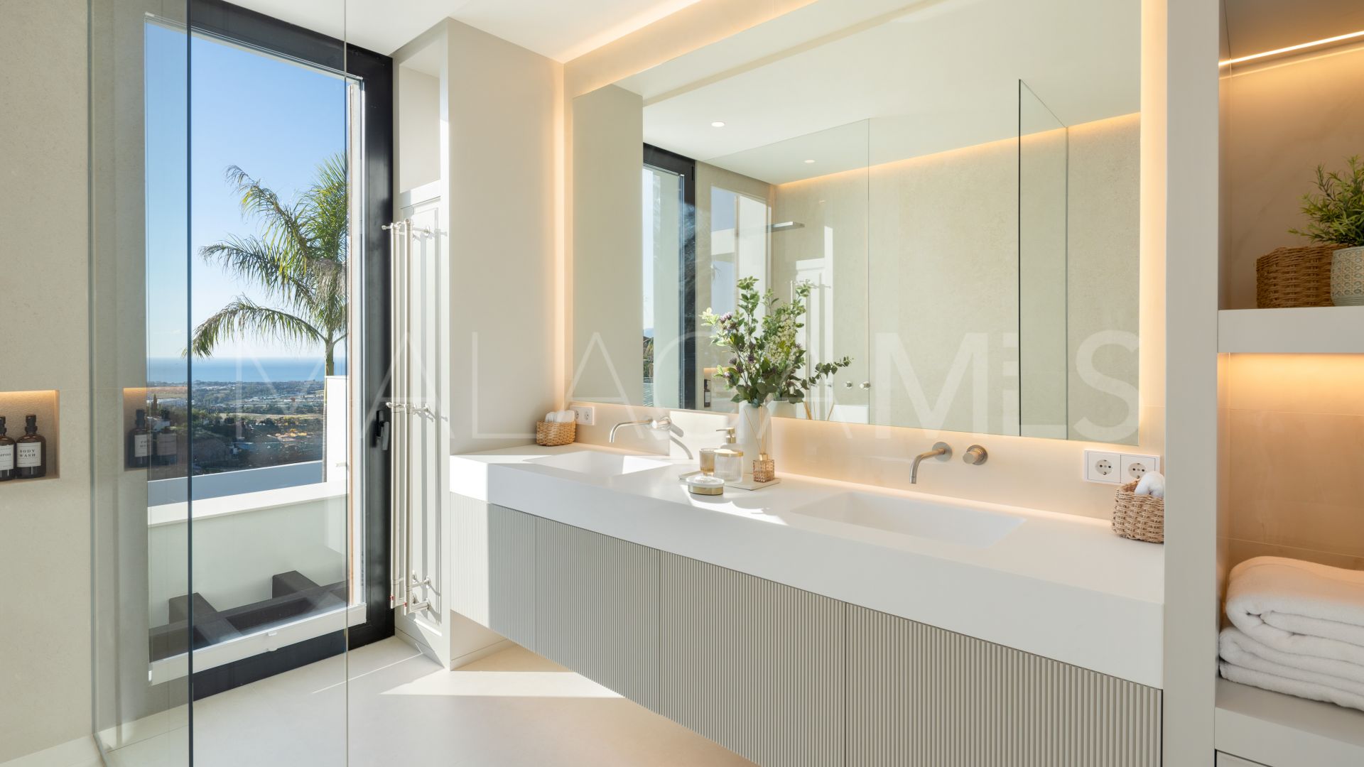 Villa for sale in Monte Halcones