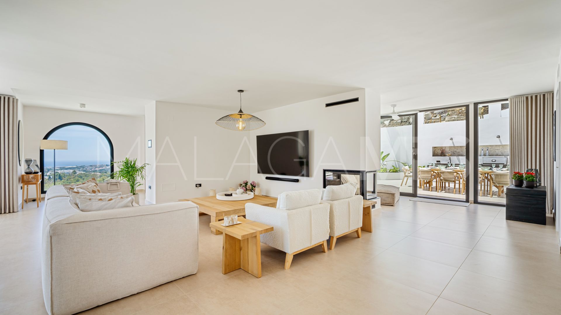 Buy villa in Las Lomas de Nueva Andalucia