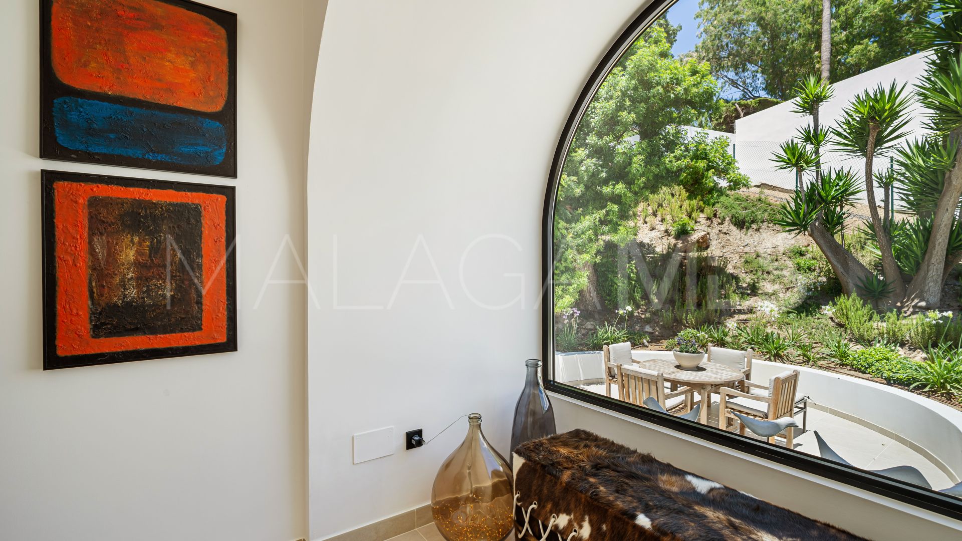 Buy villa in Las Lomas de Nueva Andalucia
