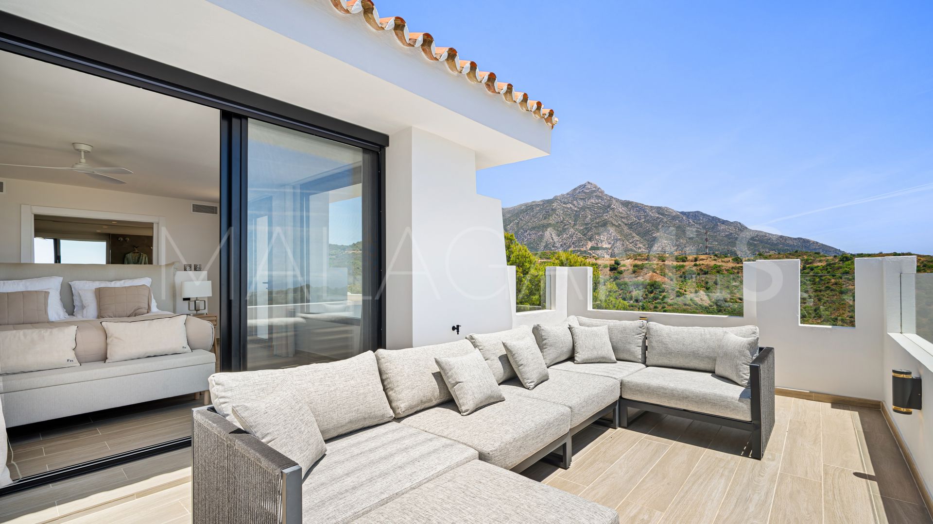 Buy villa in Las Lomas de Nueva Andalucia