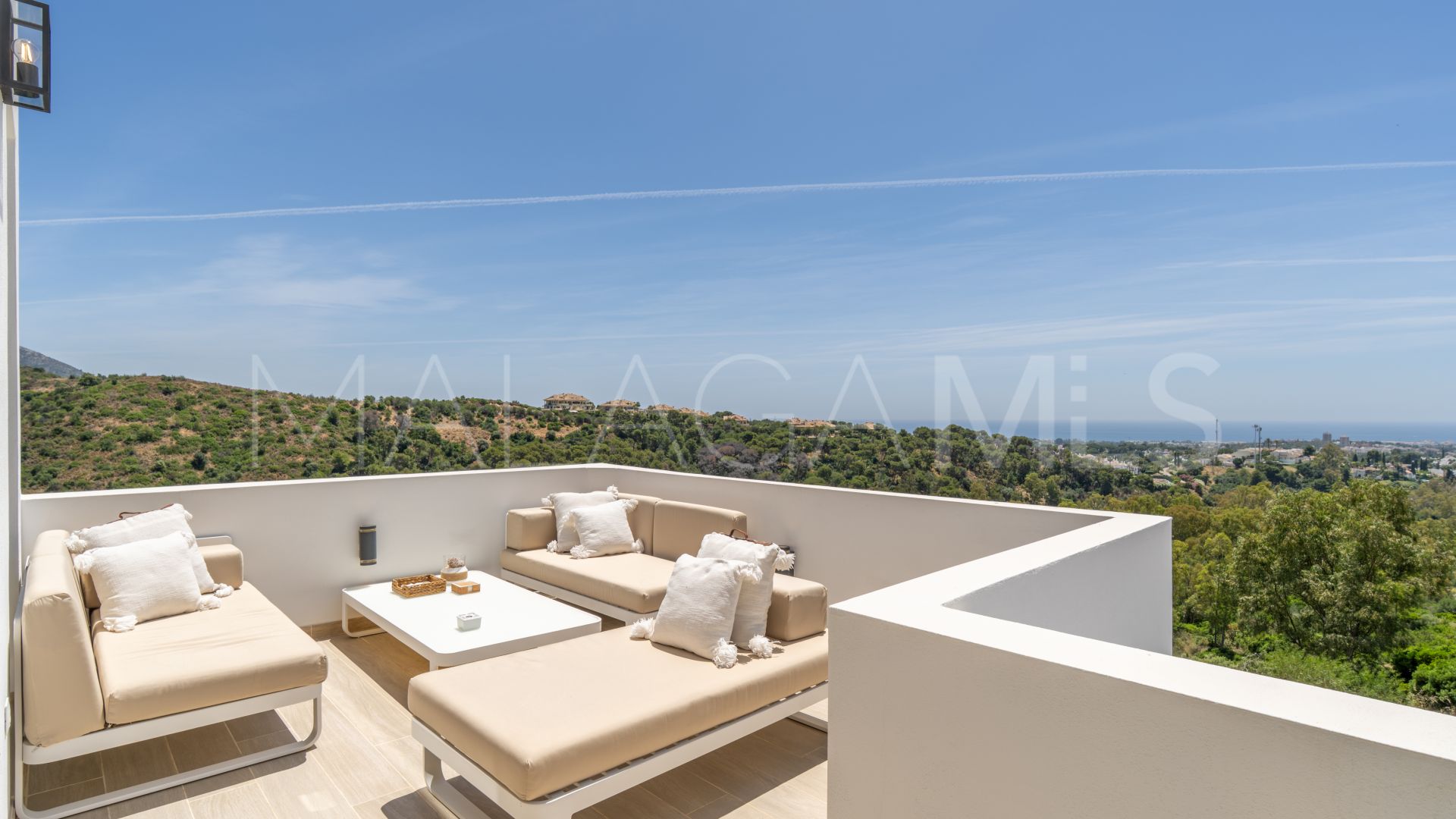 Buy villa in Las Lomas de Nueva Andalucia