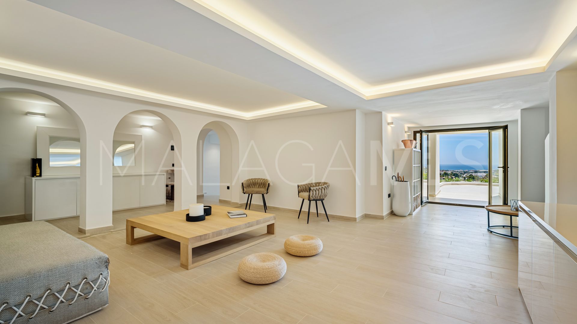 Buy villa in Las Lomas de Nueva Andalucia