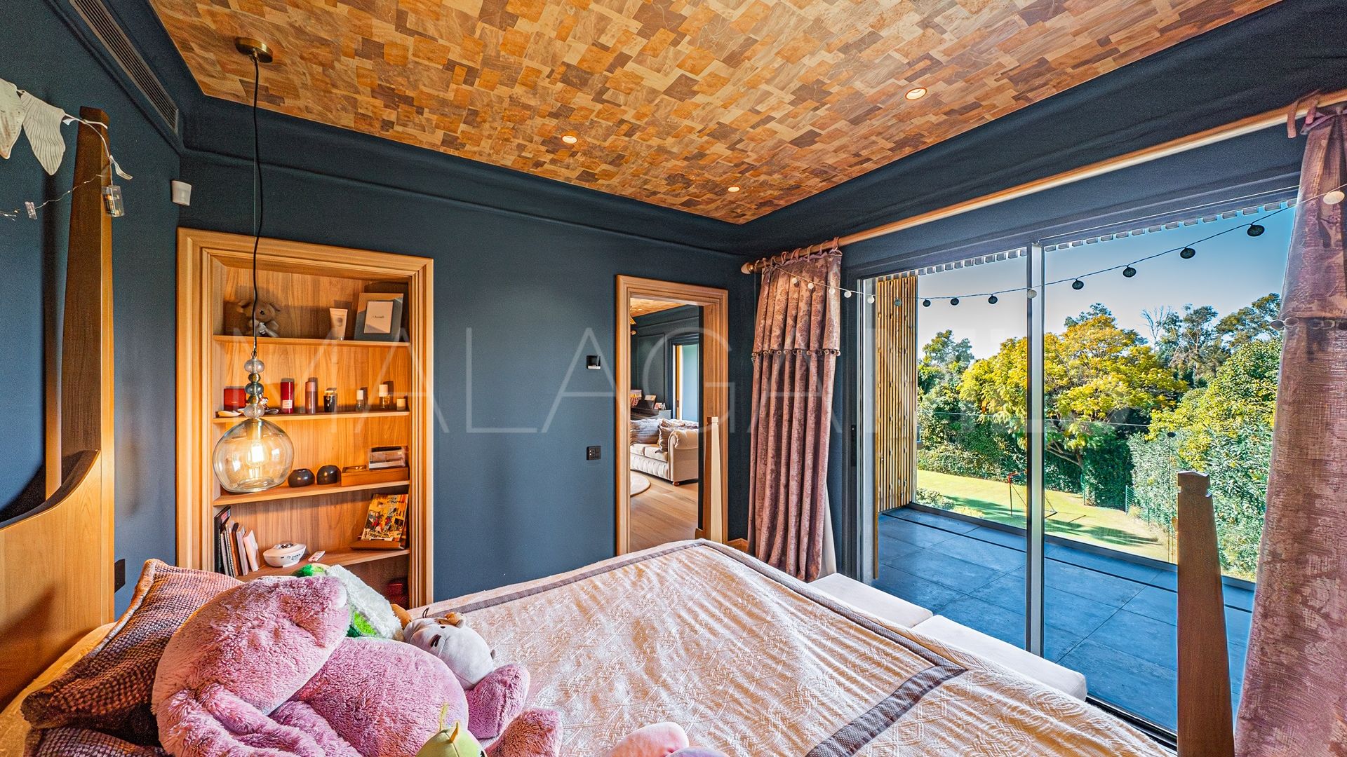 Villa for sale in Guadalmina Baja