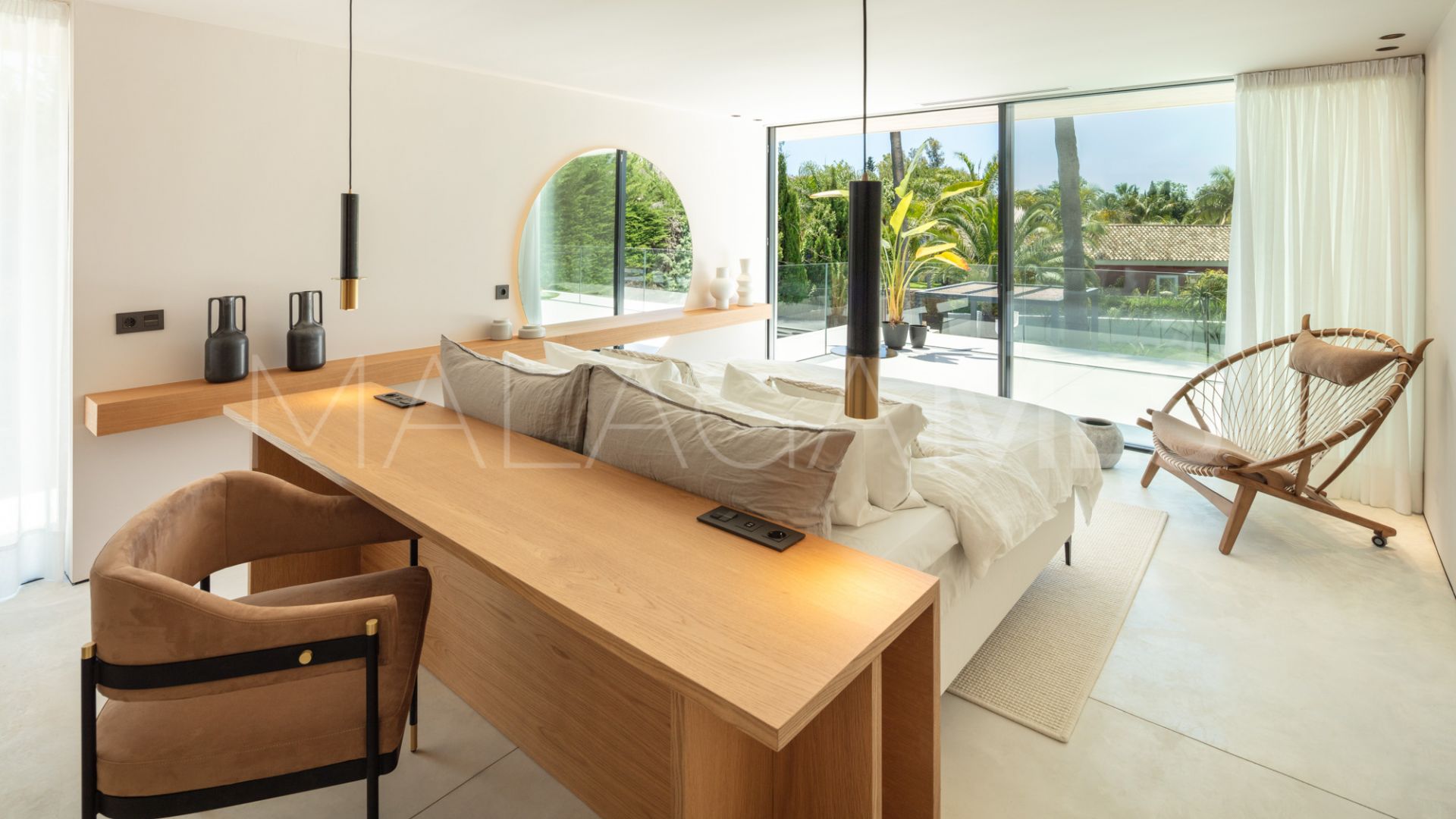 For sale villa with 4 bedrooms in Nueva Andalucia