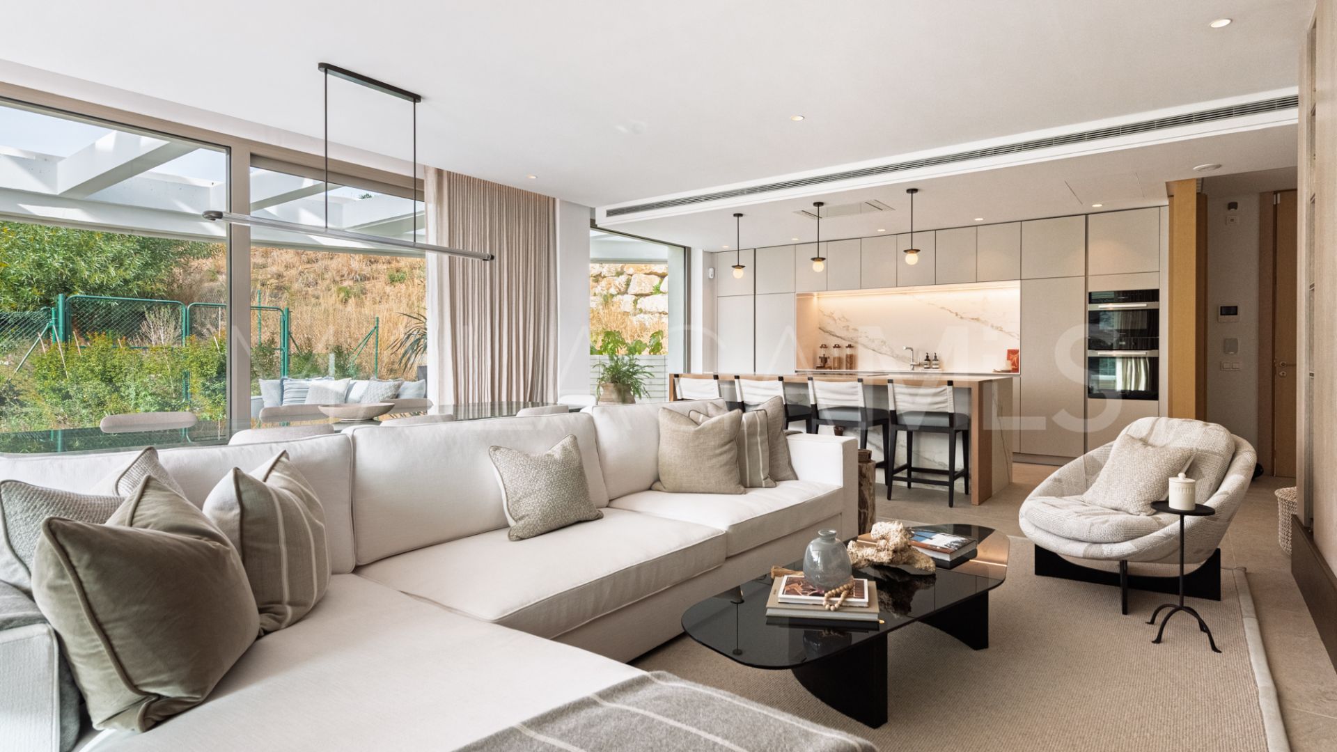Se vende apartamento planta baja with 3 bedrooms in The View Marbella