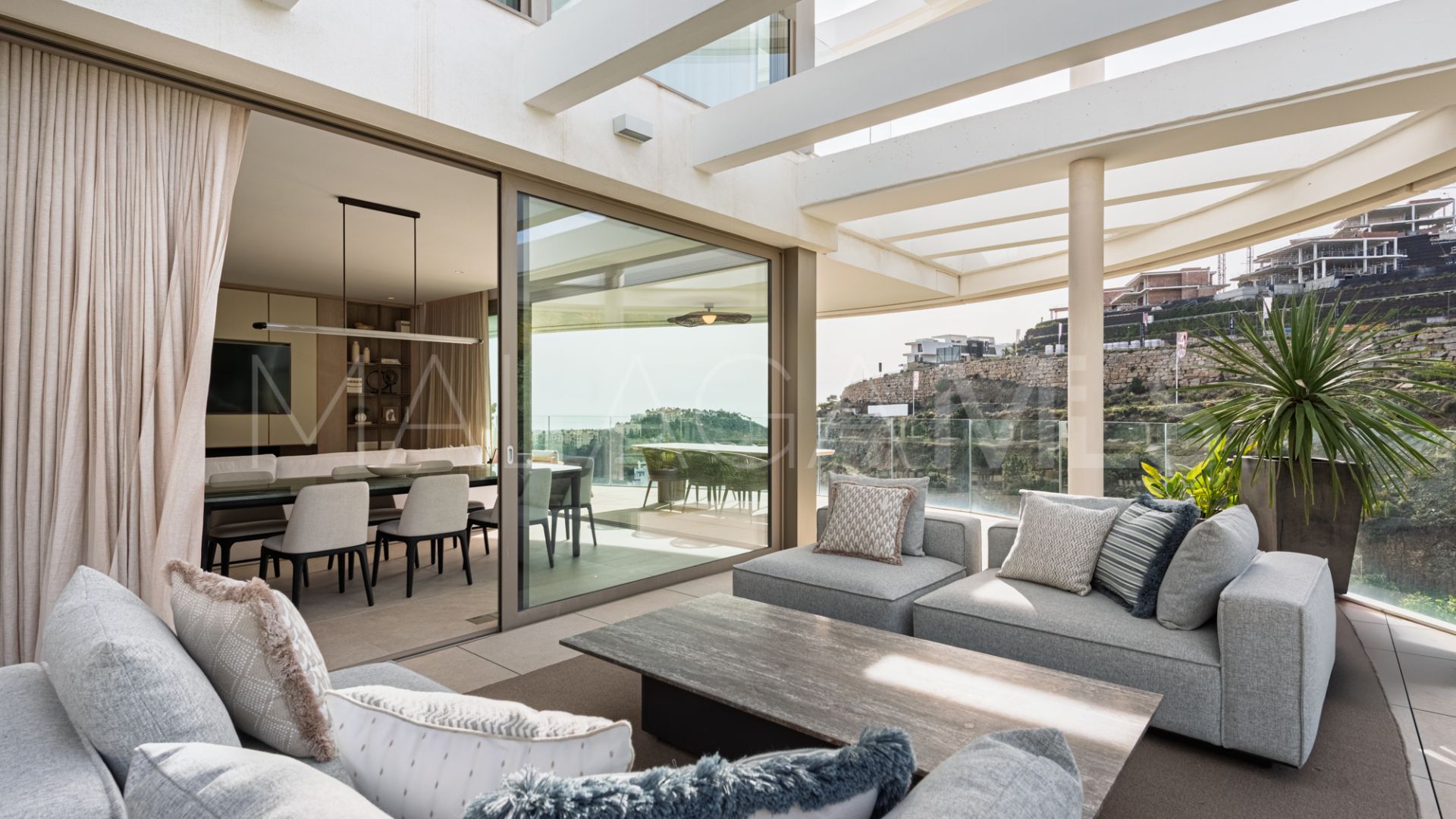 Se vende apartamento planta baja with 3 bedrooms in The View Marbella