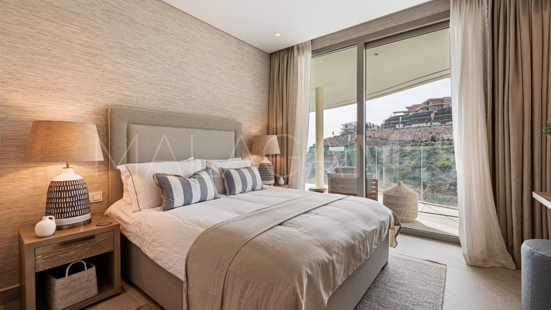Se vende apartamento planta baja with 3 bedrooms in The View Marbella