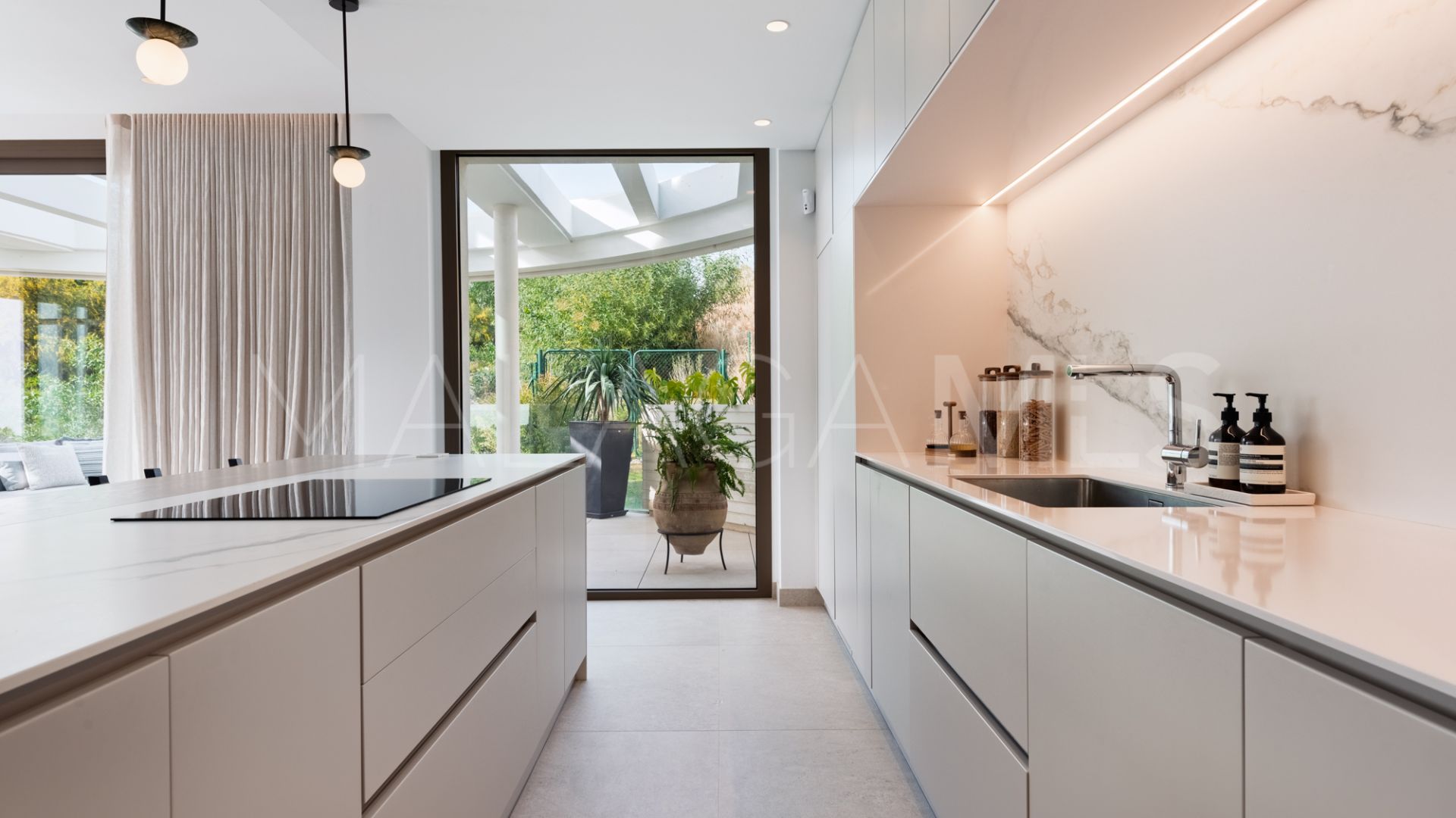 Se vende apartamento planta baja with 3 bedrooms in The View Marbella