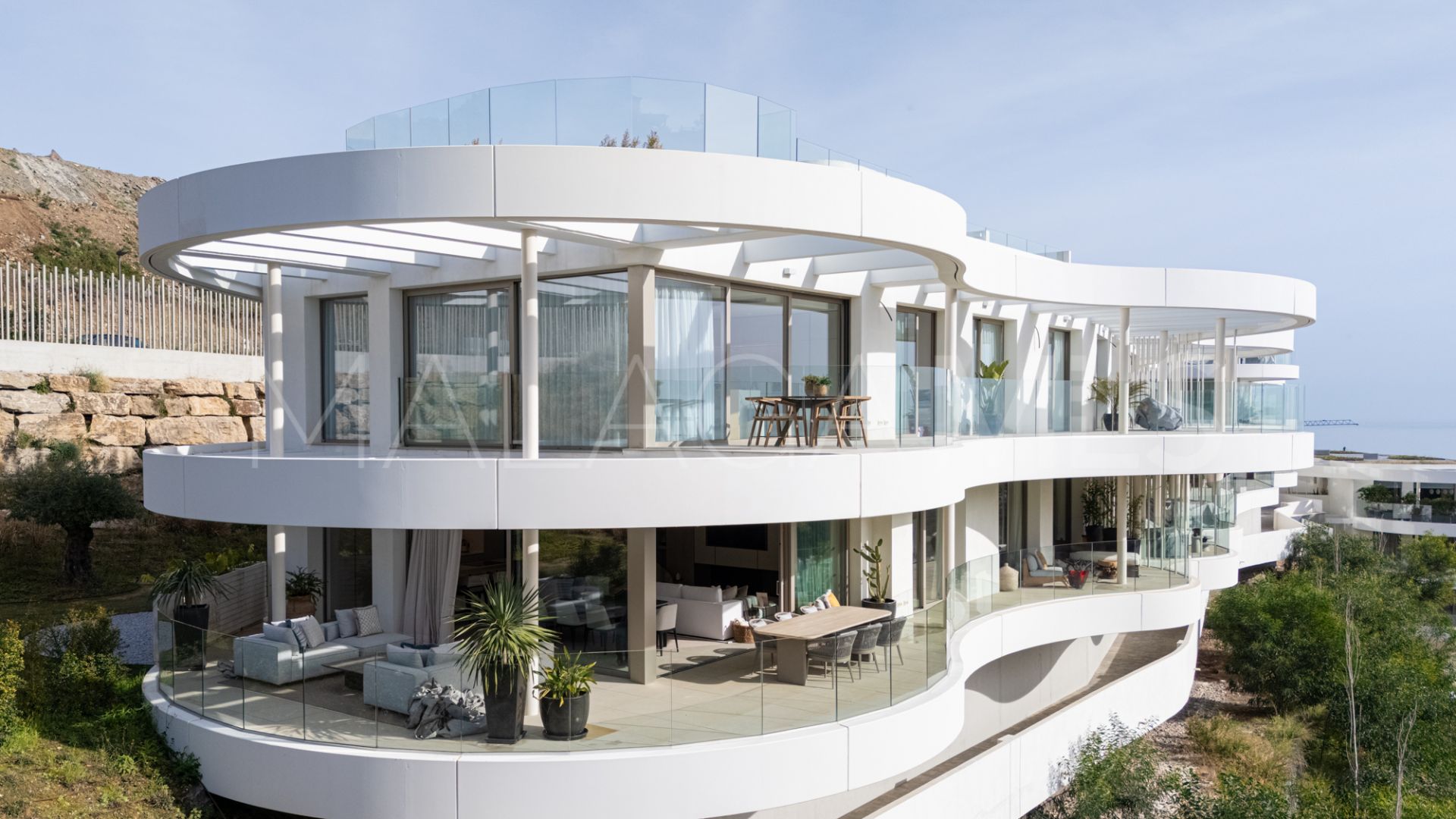 Se vende apartamento planta baja with 3 bedrooms in The View Marbella