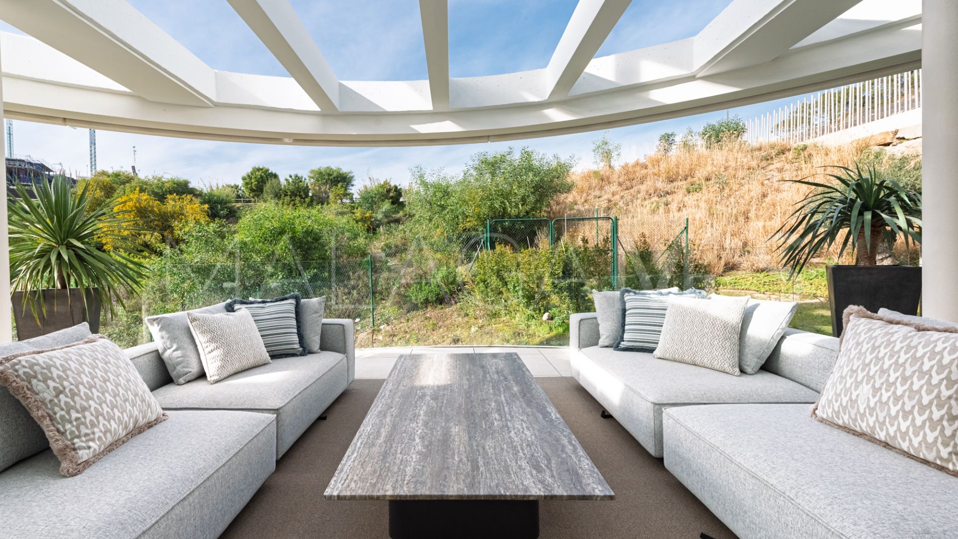 Se vende apartamento planta baja with 3 bedrooms in The View Marbella