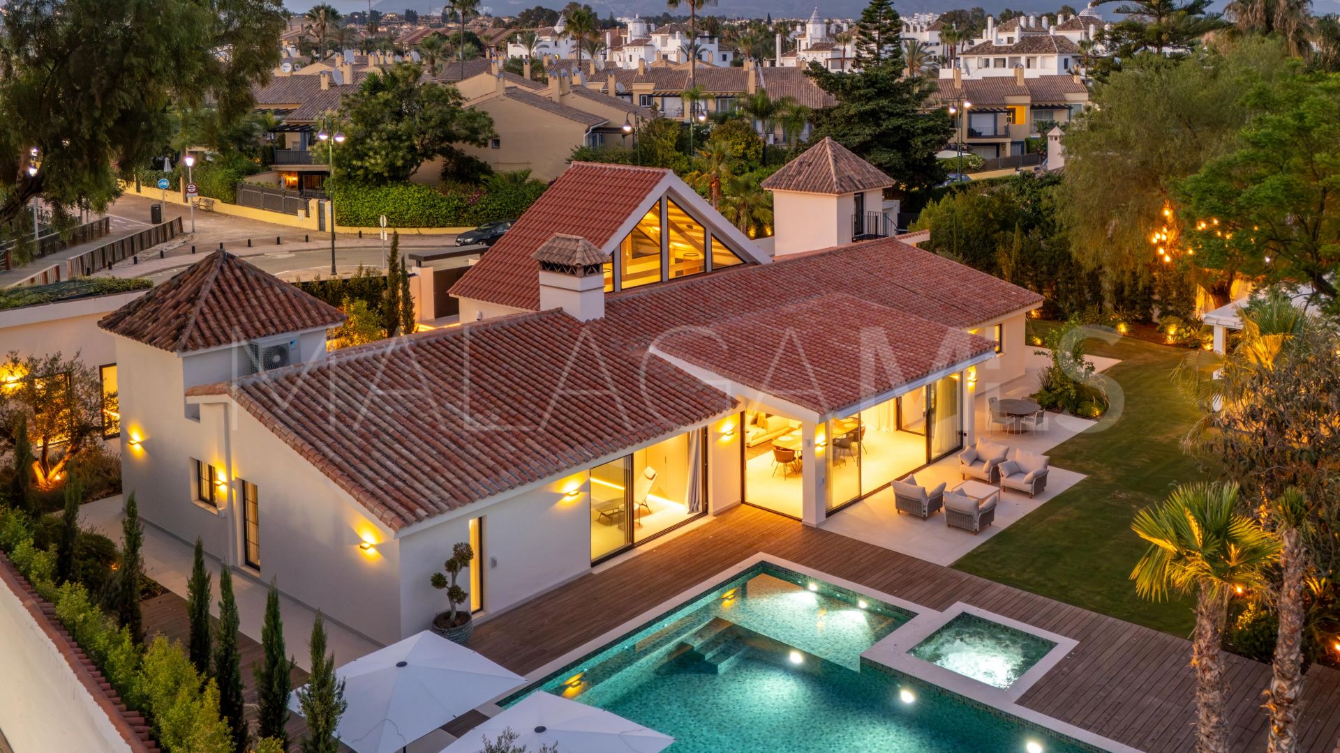 Buy villa in Marbella - Puerto Banus with 5 bedrooms