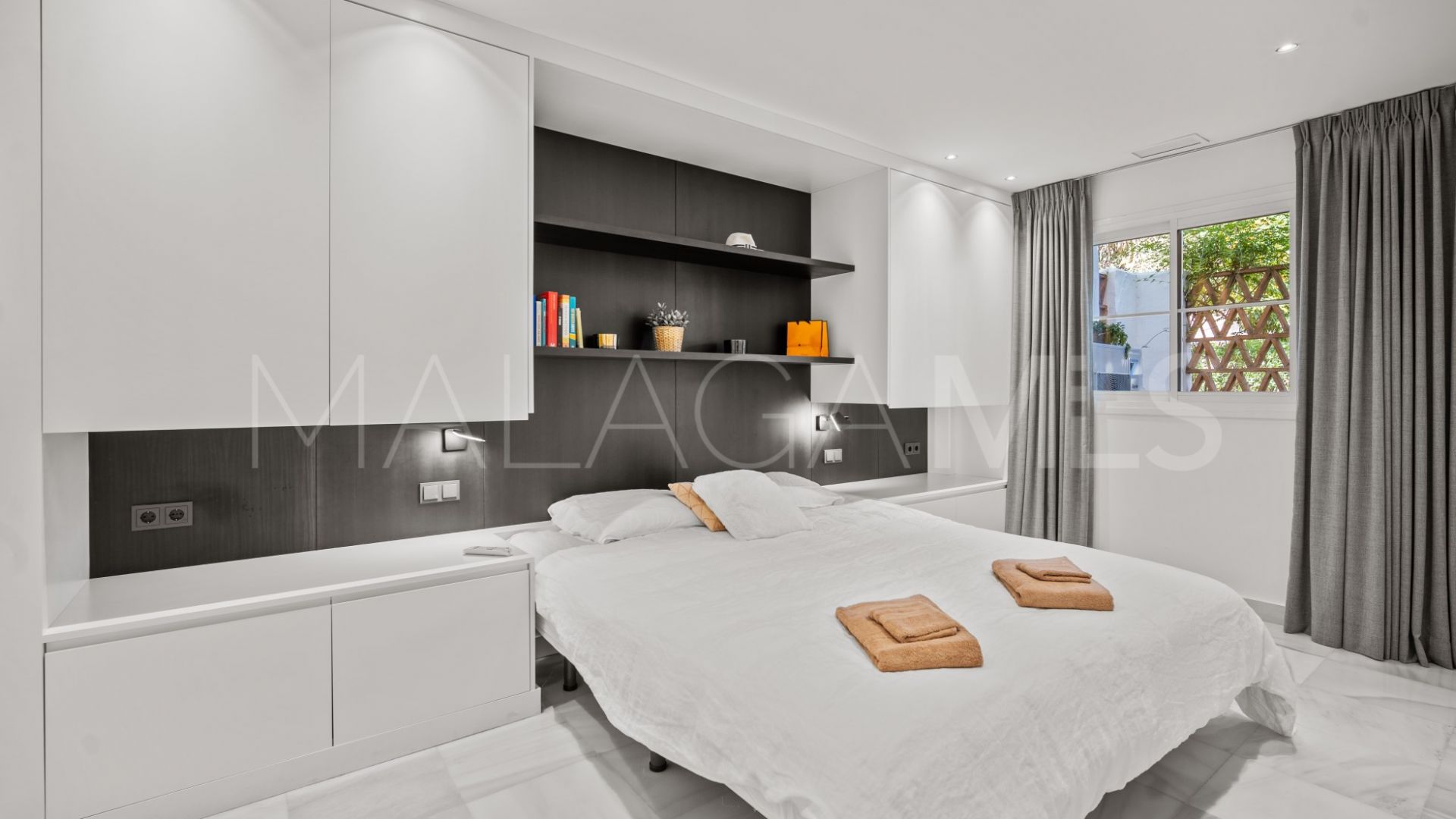Buy apartamento planta baja in Las Adelfas