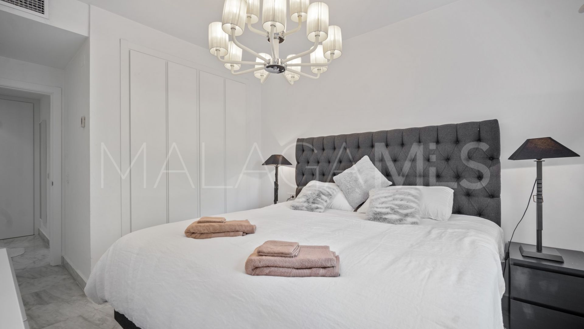 Buy apartamento planta baja in Las Adelfas