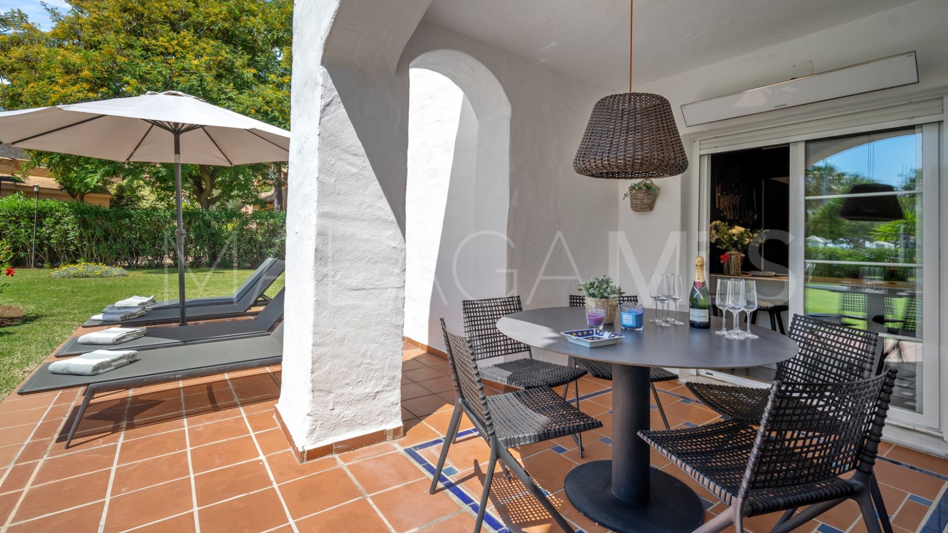 Buy apartamento planta baja in Las Adelfas