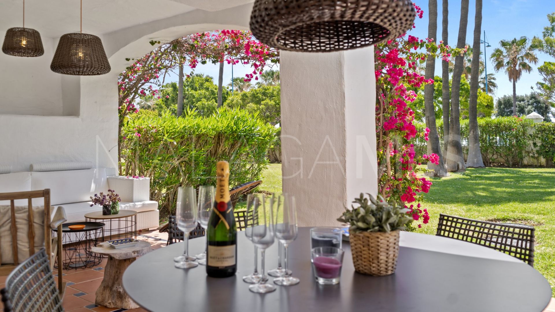 Buy apartamento planta baja in Las Adelfas