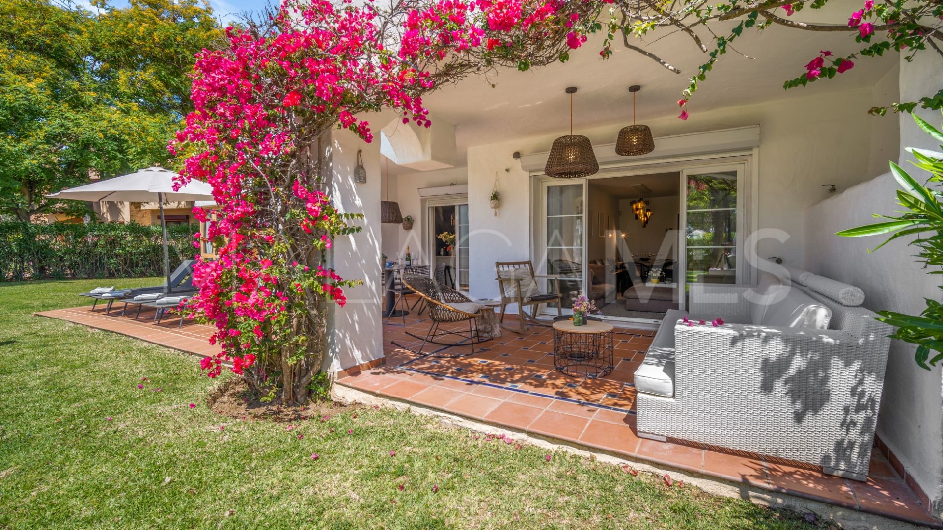 Buy apartamento planta baja in Las Adelfas