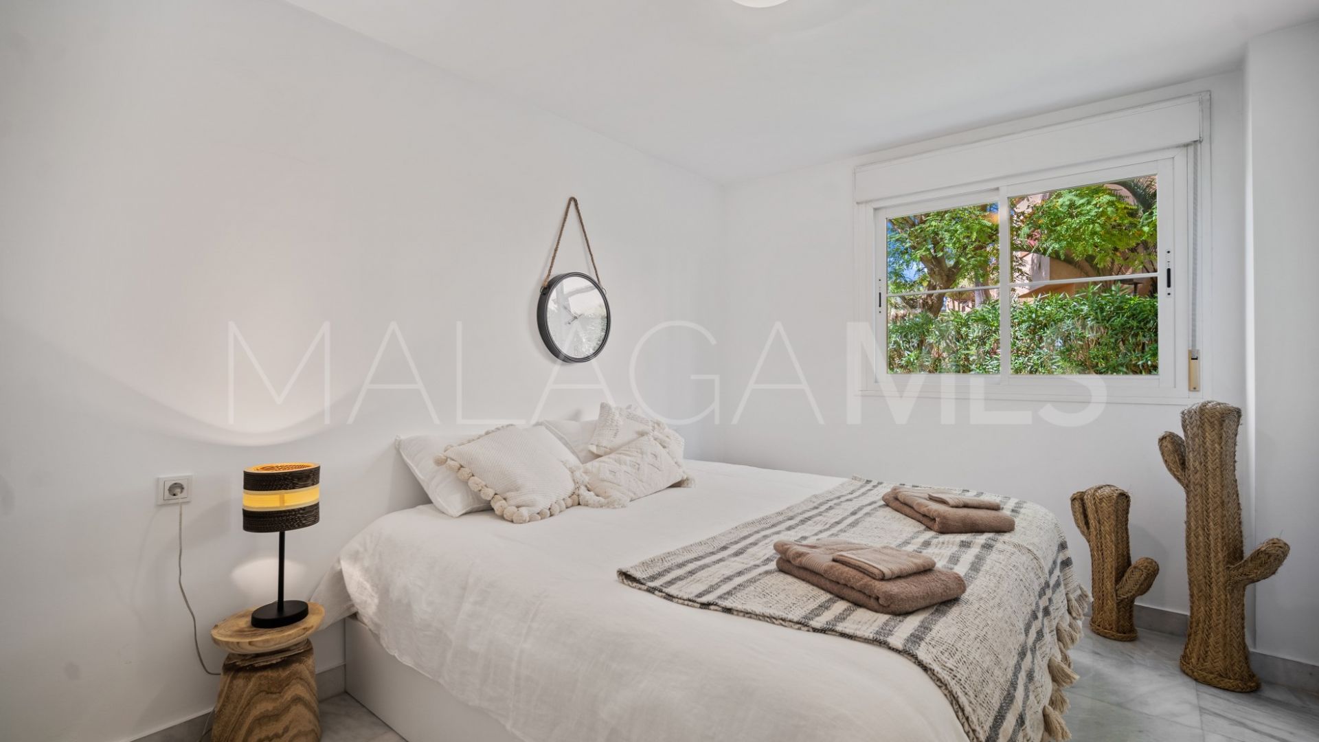 Buy apartamento planta baja in Las Adelfas