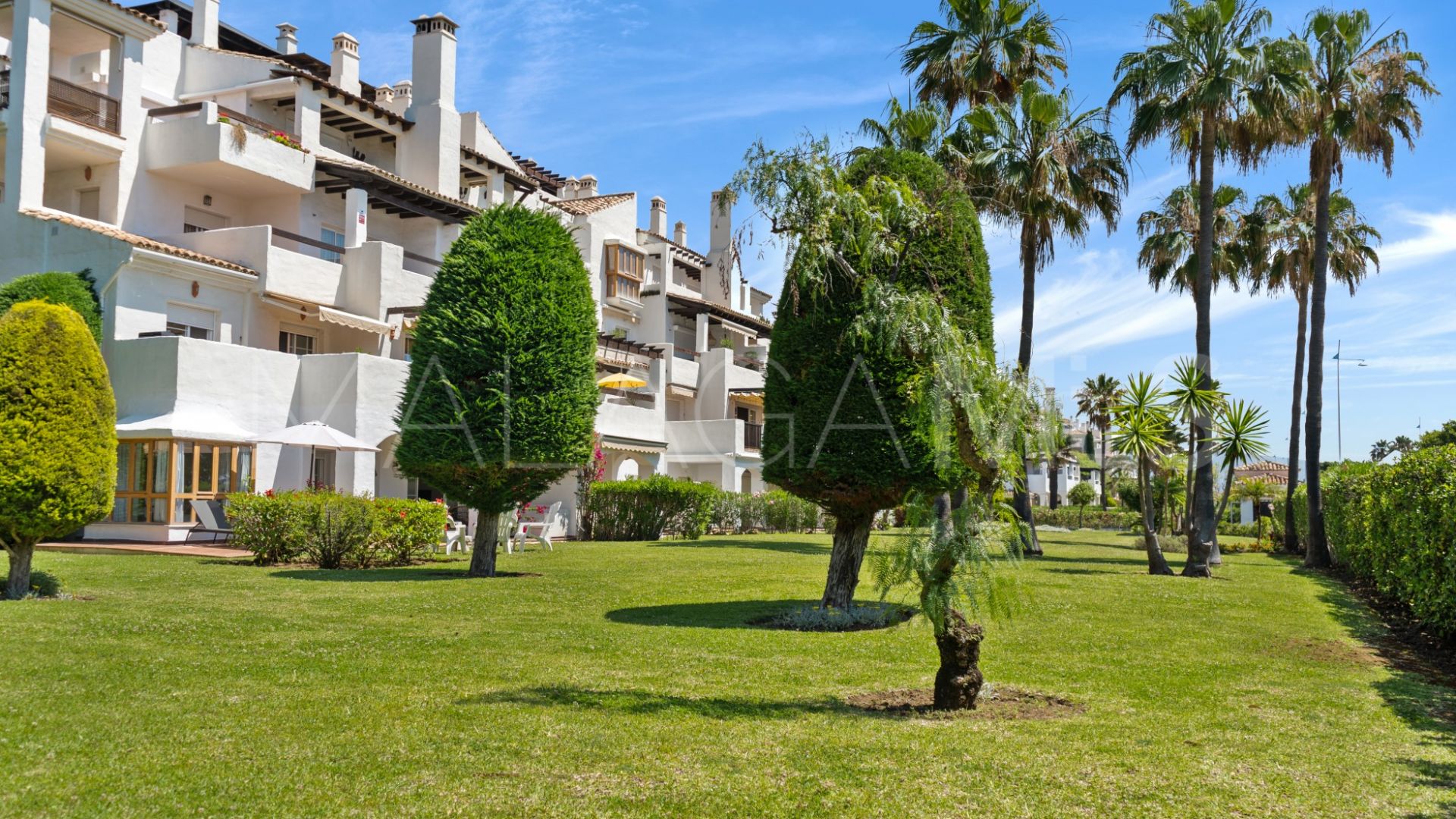 Buy apartamento planta baja in Las Adelfas