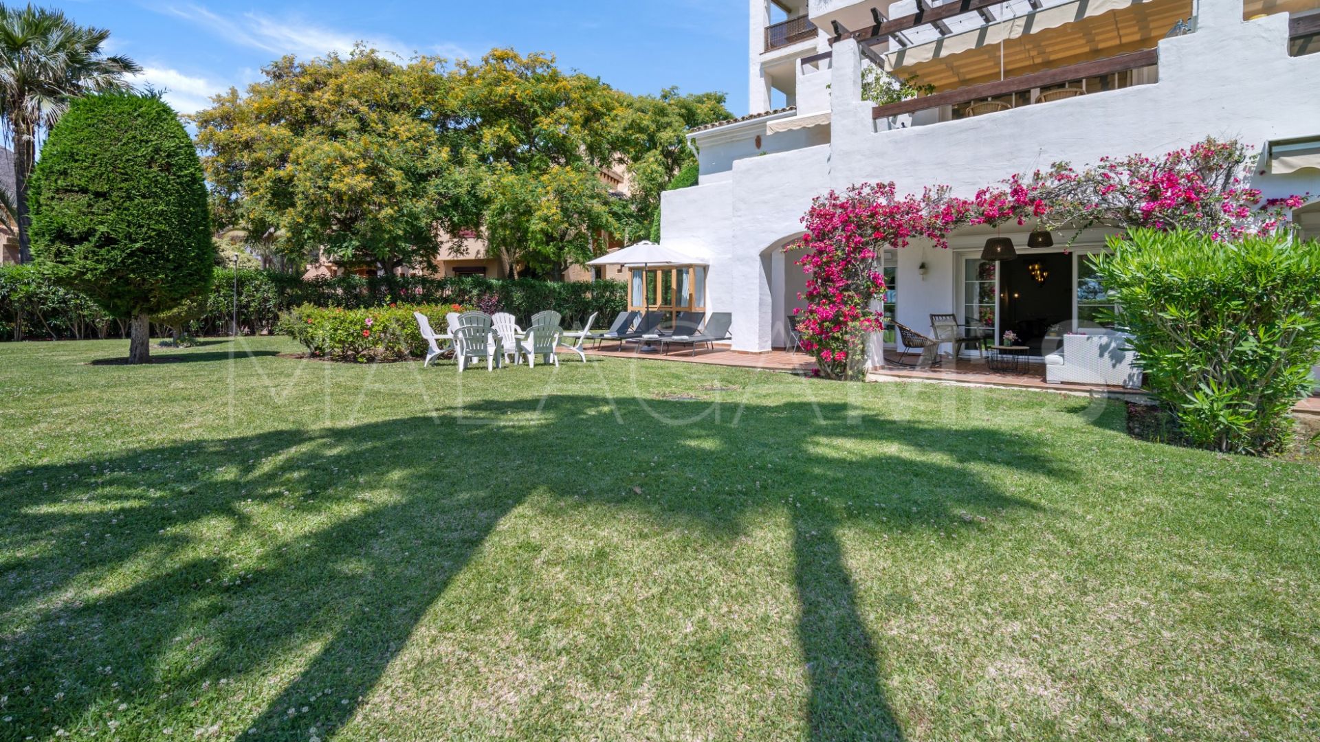 Buy apartamento planta baja in Las Adelfas