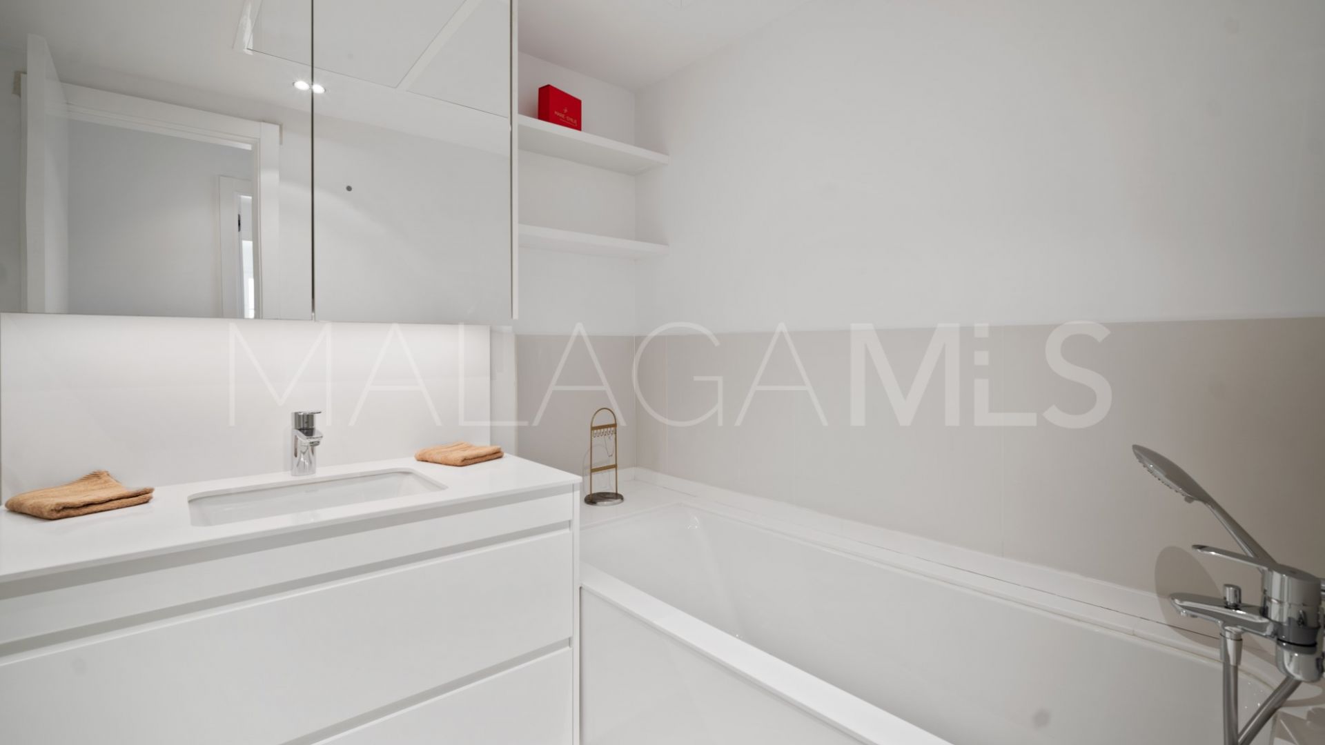 Buy apartamento planta baja in Las Adelfas