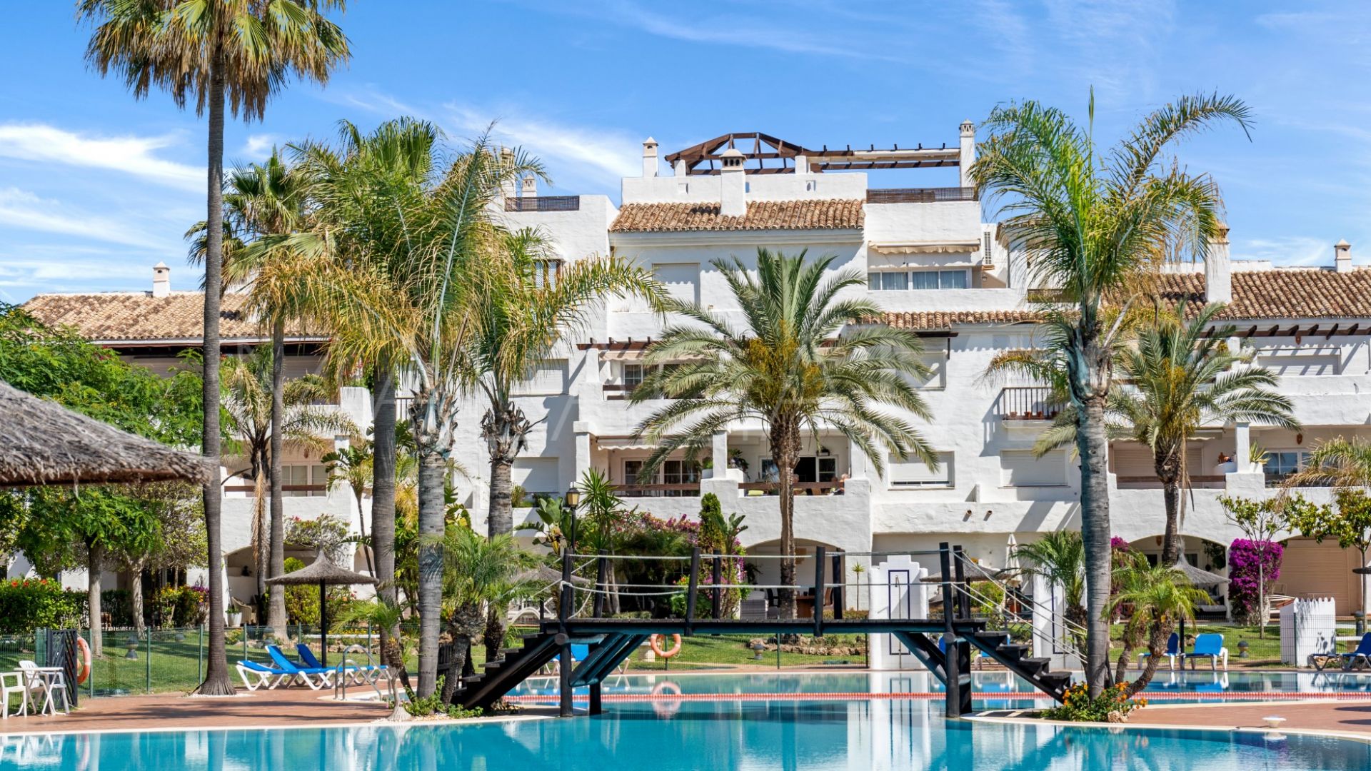 Buy apartamento planta baja in Las Adelfas