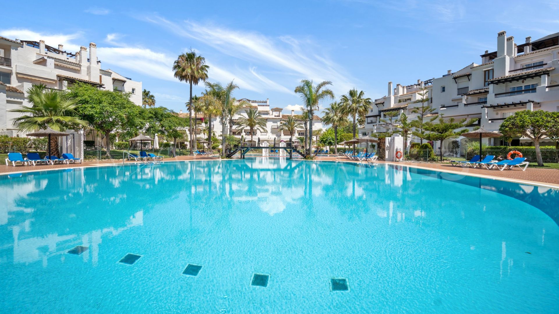 Buy apartamento planta baja in Las Adelfas