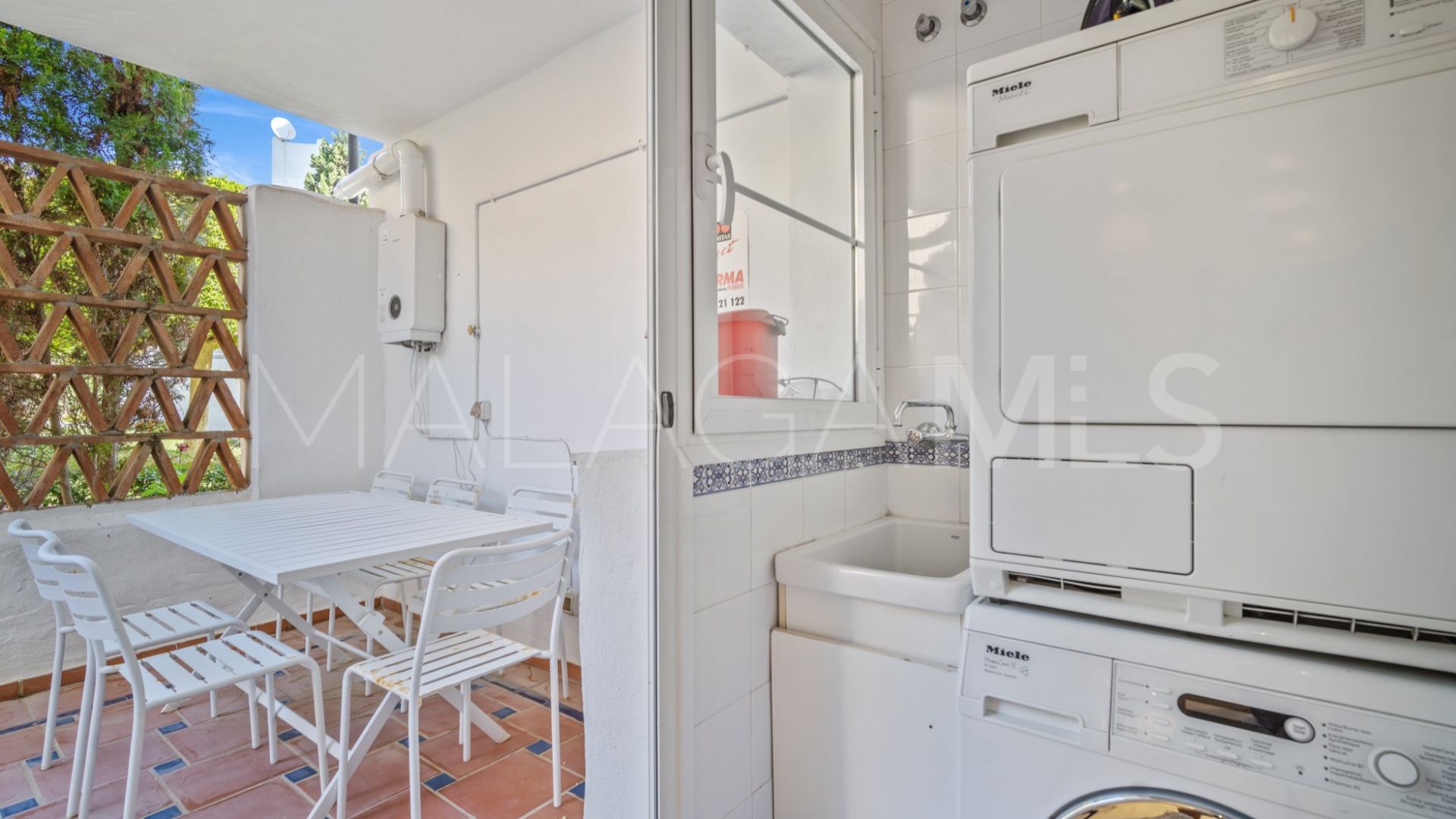 Buy apartamento planta baja in Las Adelfas