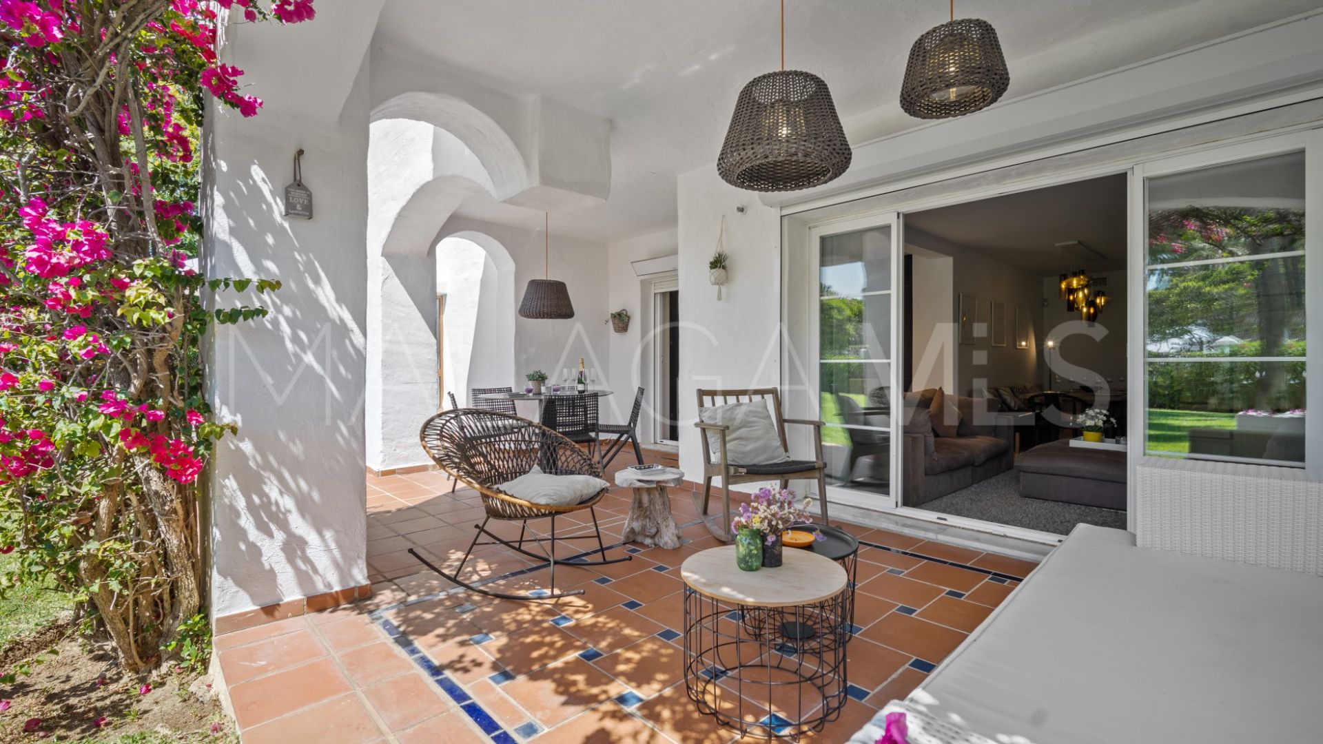 Buy apartamento planta baja in Las Adelfas