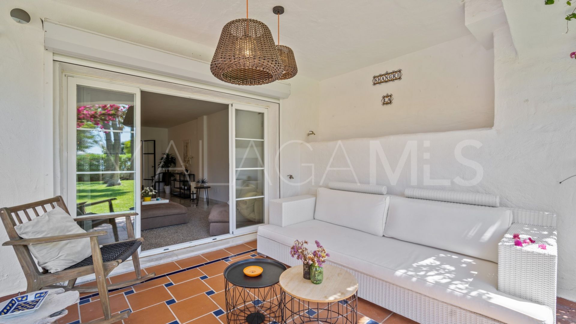 Buy apartamento planta baja in Las Adelfas