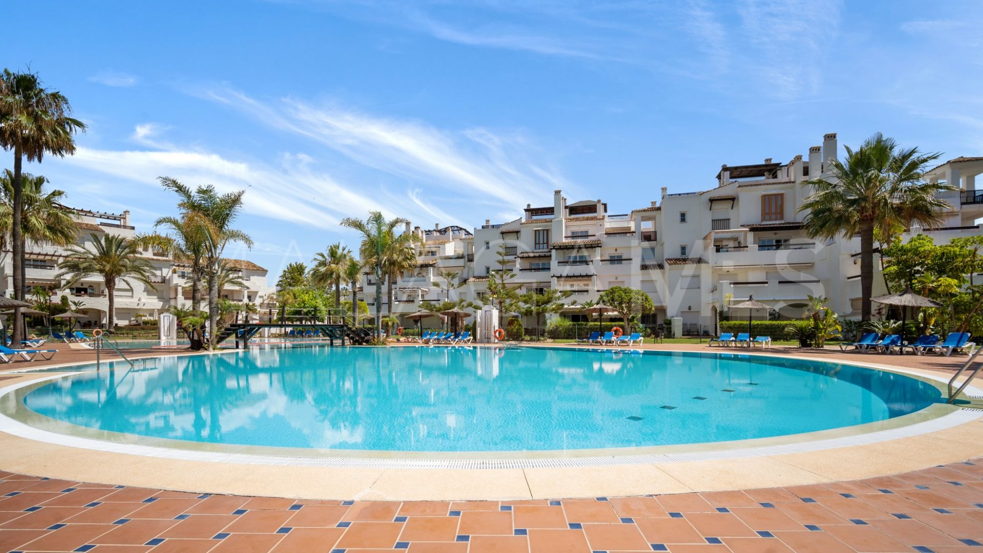 Buy apartamento planta baja in Las Adelfas