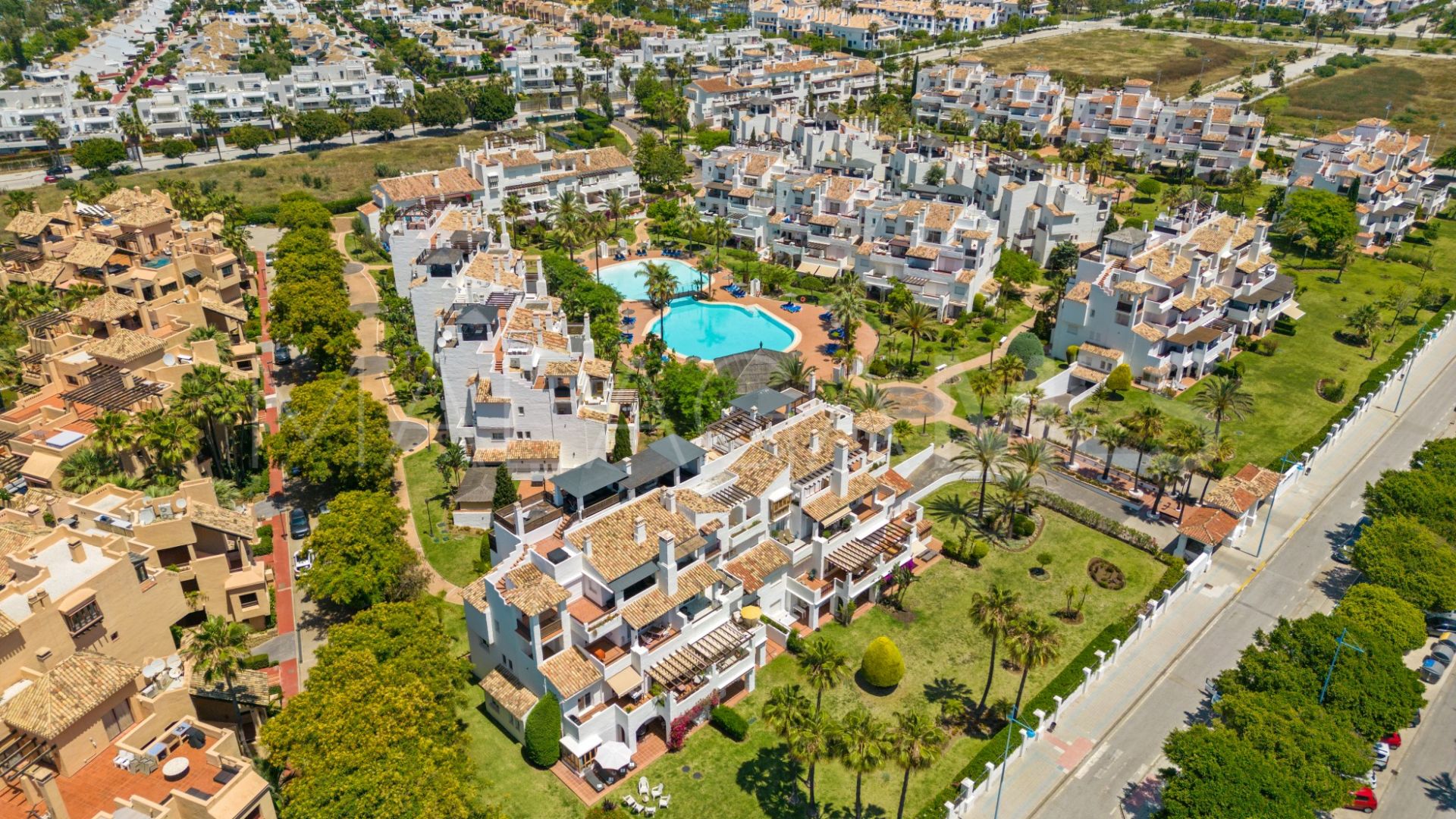 Buy apartamento planta baja in Las Adelfas