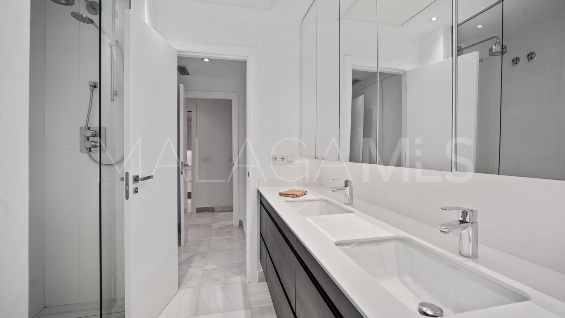 Buy apartamento planta baja in Las Adelfas