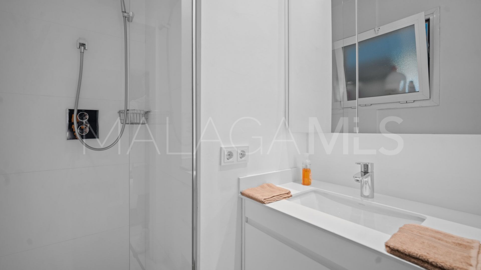 Buy apartamento planta baja in Las Adelfas
