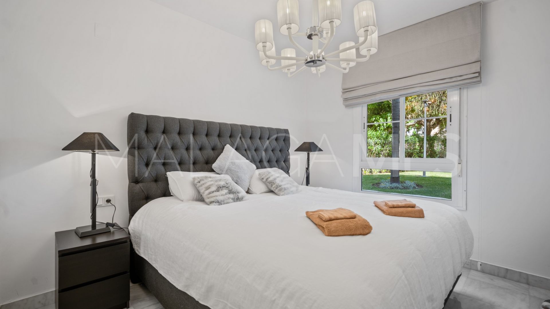 Buy apartamento planta baja in Las Adelfas