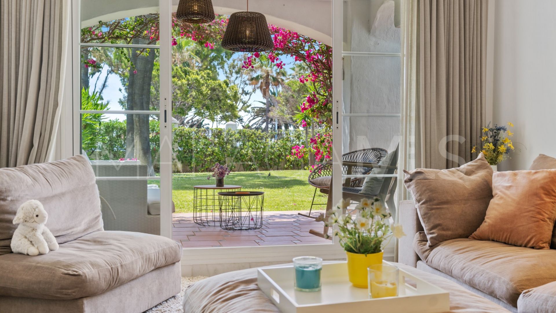 Buy apartamento planta baja in Las Adelfas