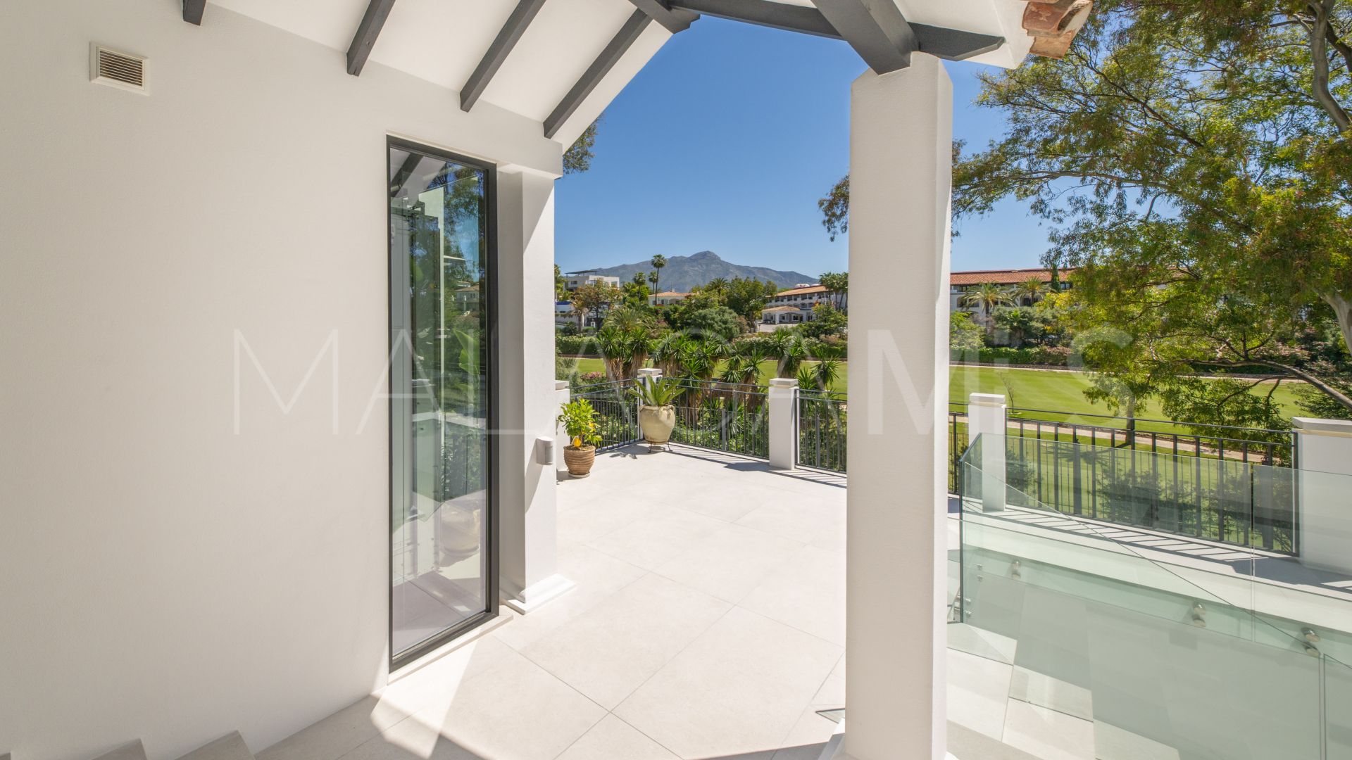 Villa for sale in El Herrojo