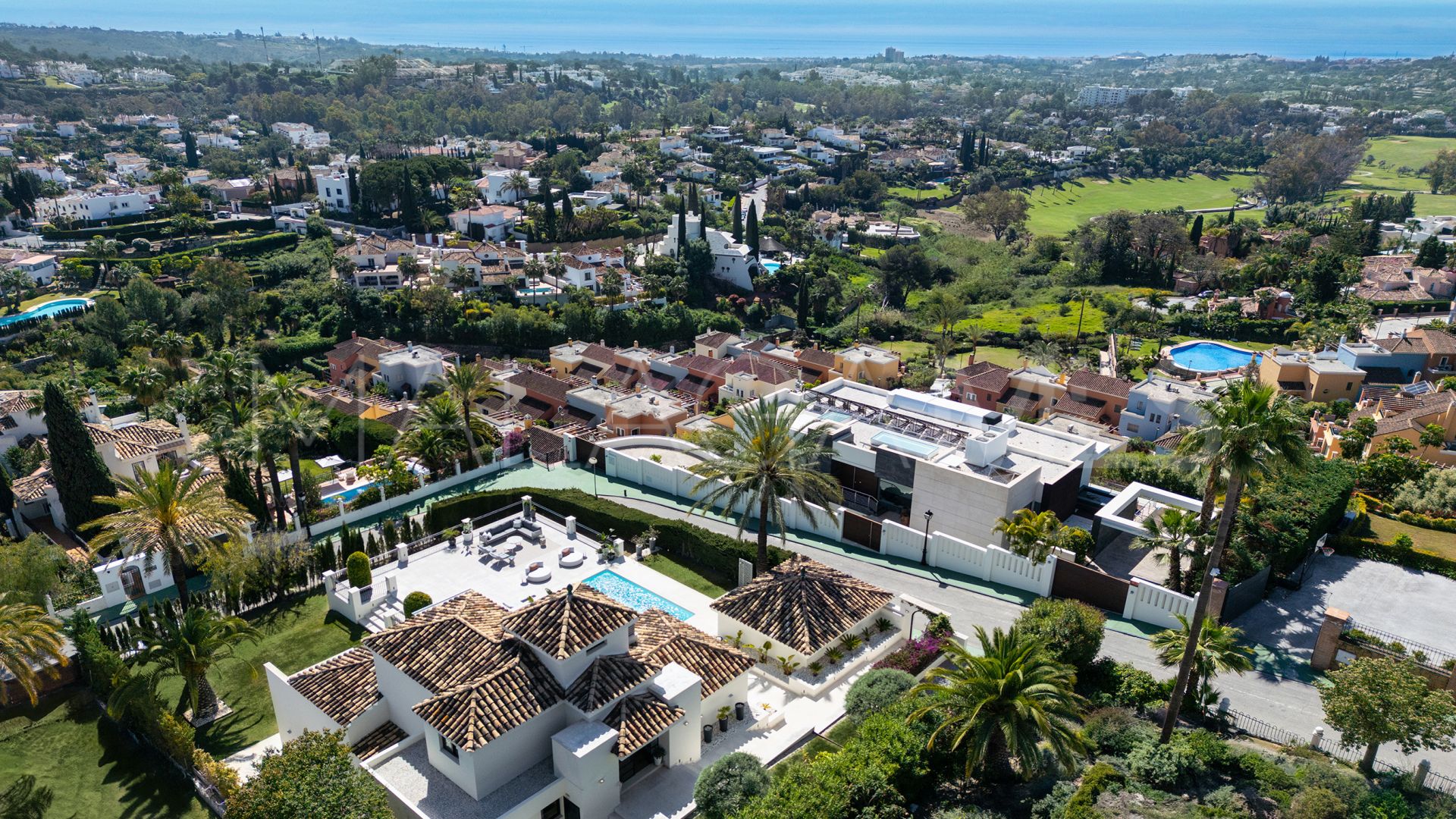 Villa for sale in Los Naranjos Hill Club