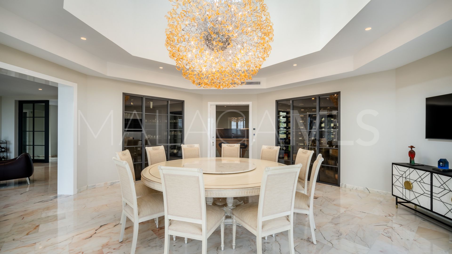 For sale villa with 6 bedrooms in Sierra Blanca