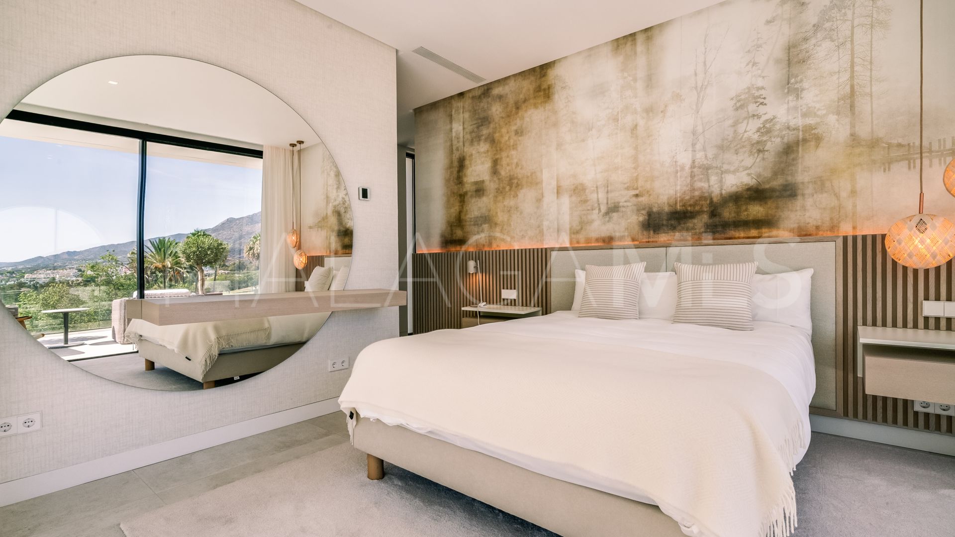 Villa for sale in Nueva Andalucia