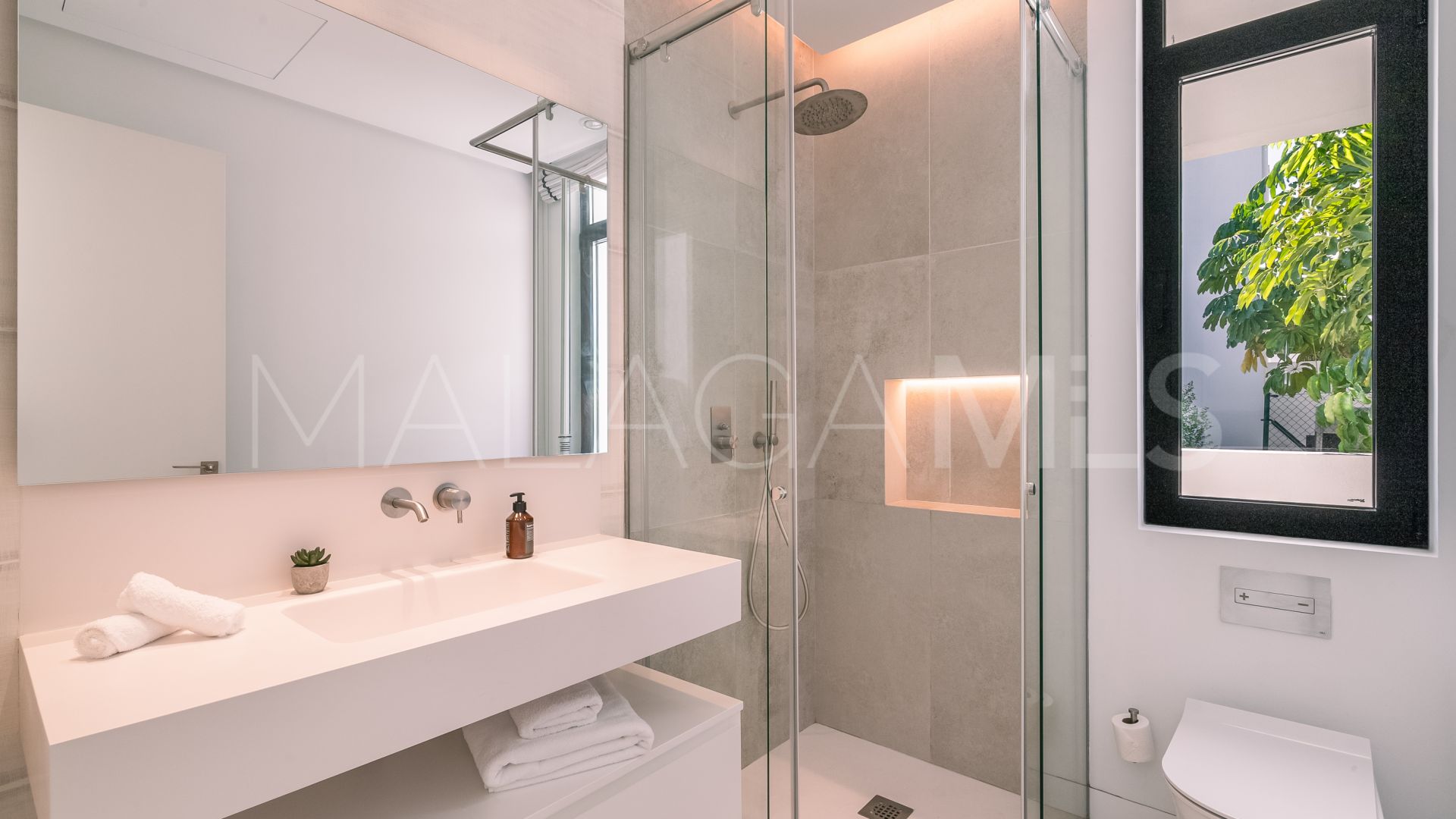 Villa for sale in Nueva Andalucia