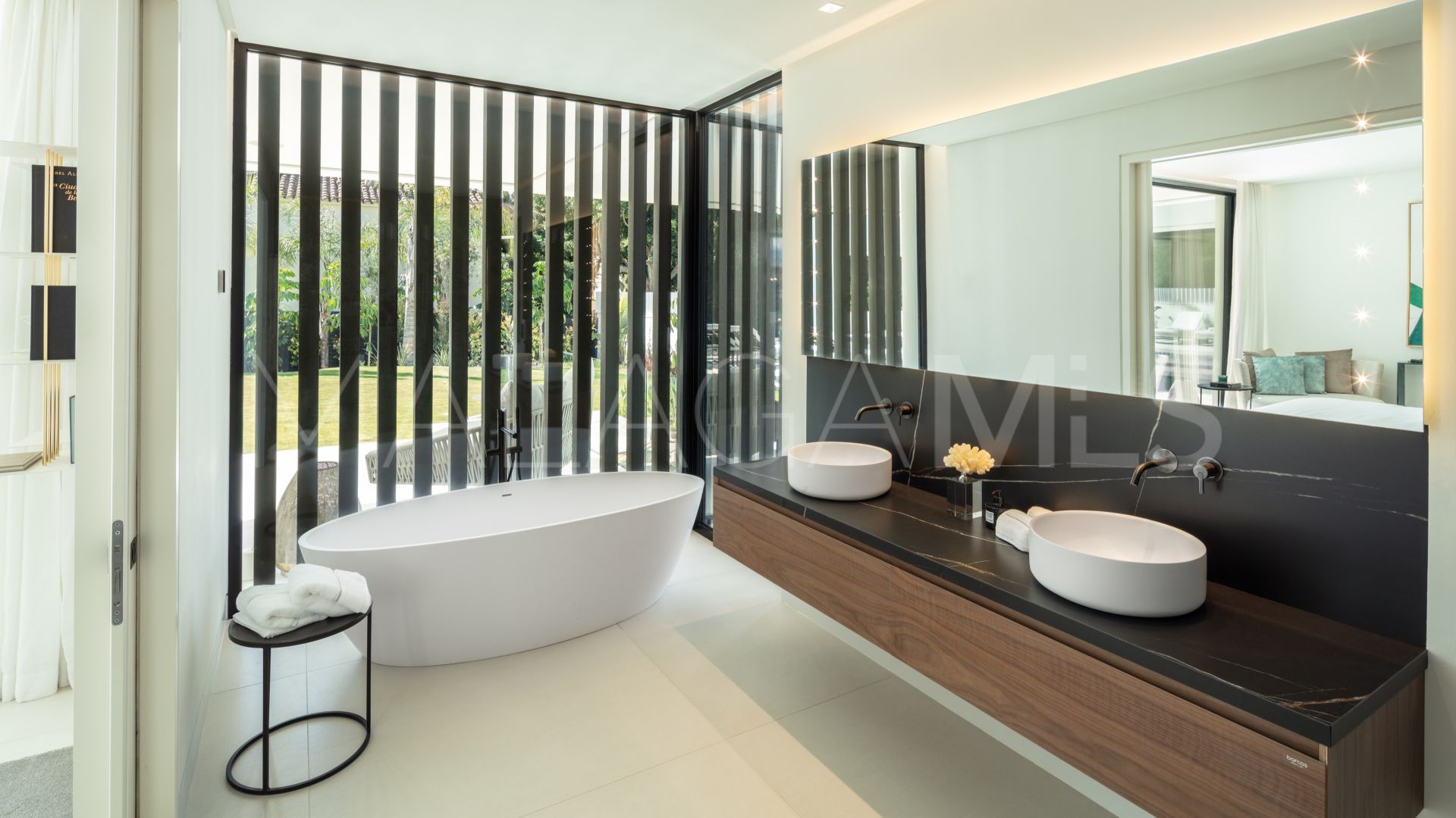 Buy villa in Las Brisas