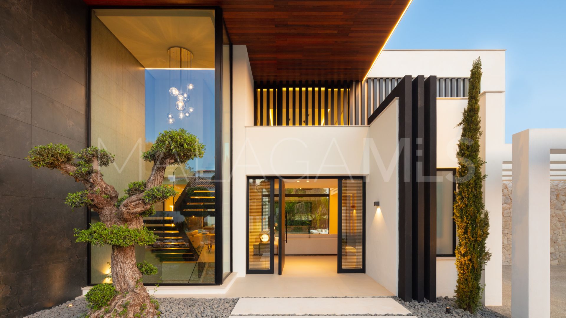 Buy villa in Las Brisas