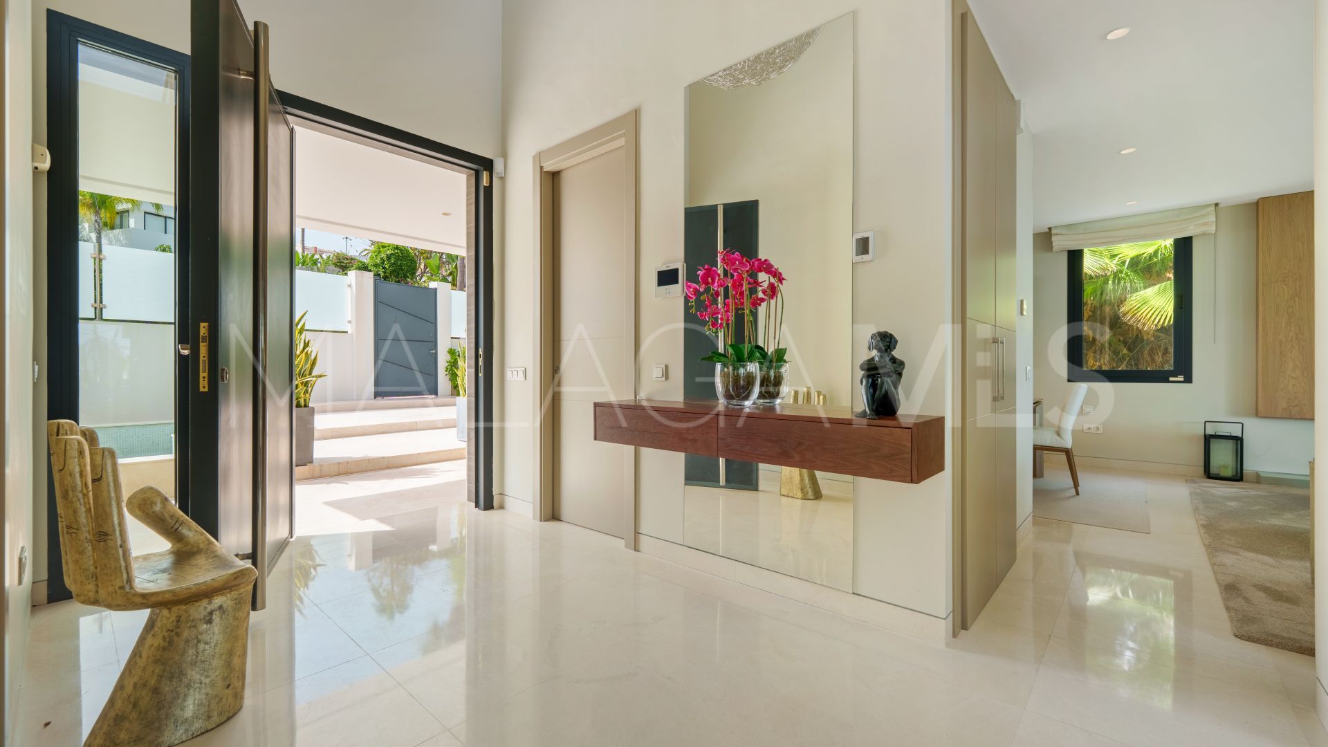 Villa for sale in Nueva Andalucia