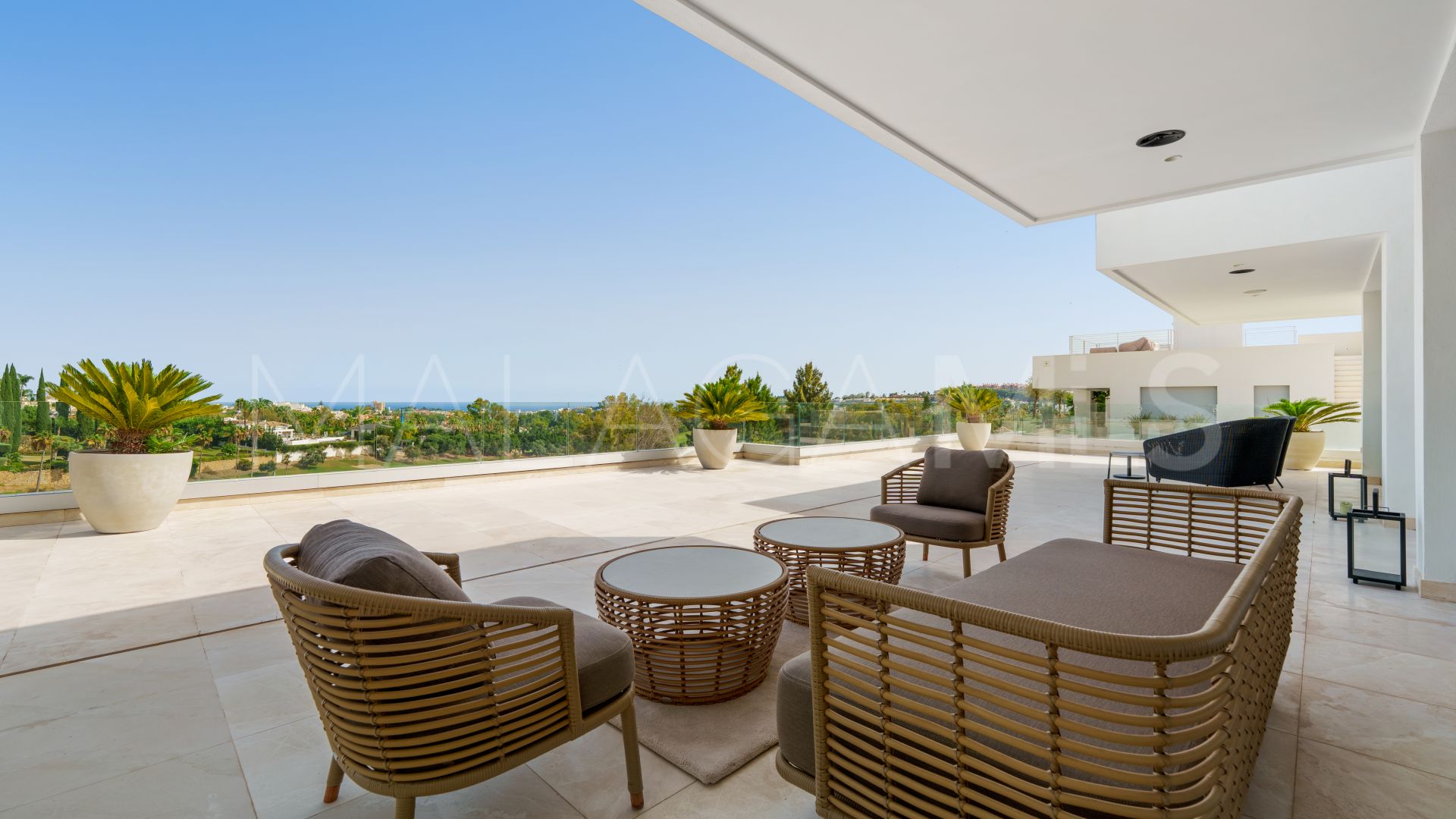 Villa for sale in Nueva Andalucia