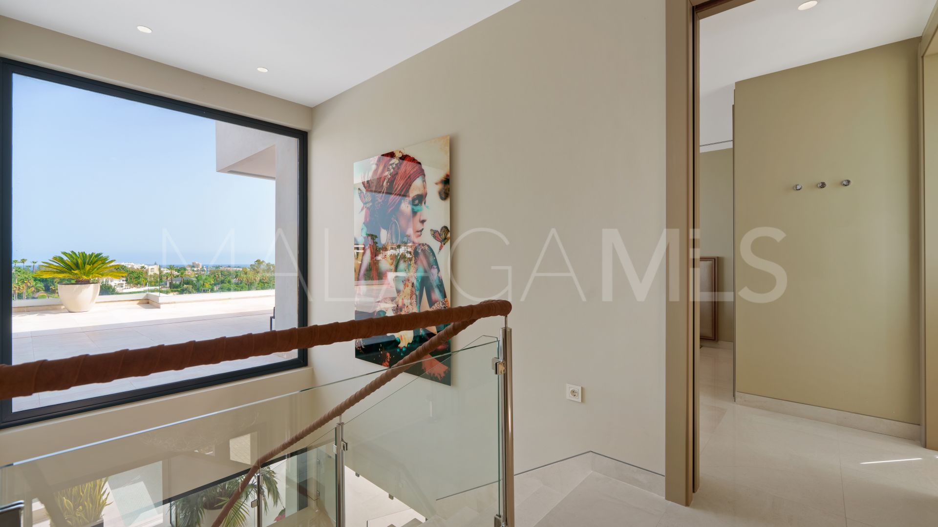 Villa for sale in Nueva Andalucia