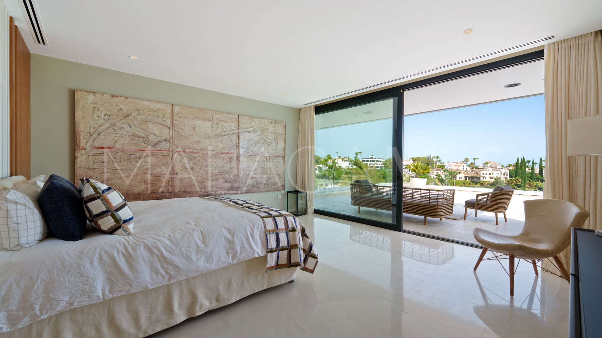 Villa for sale in Nueva Andalucia