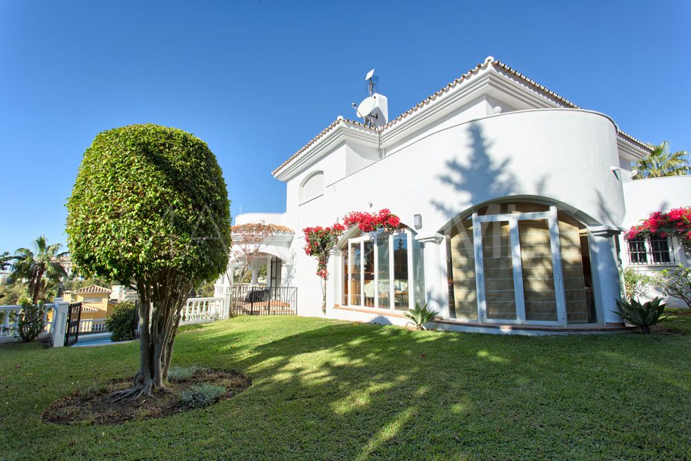 Buy villa in Benalmadena Costa de 4 bedrooms